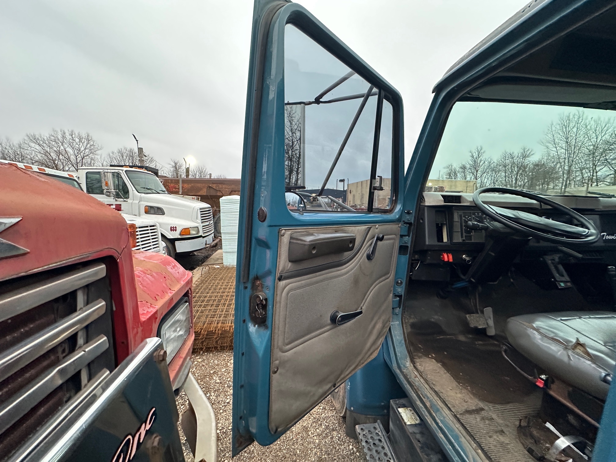 2002 INTERNATIONAL 4700 - Image 10