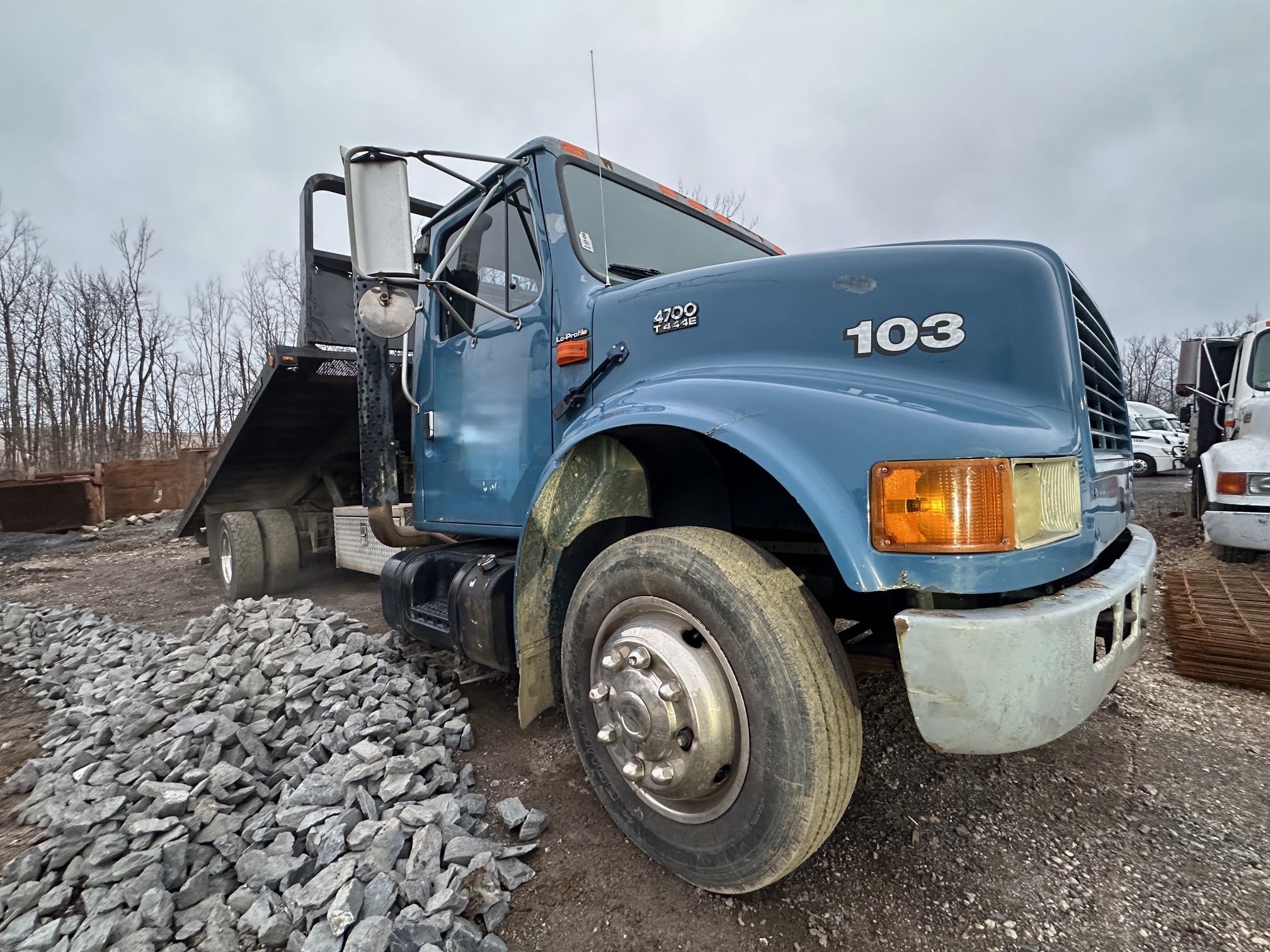 2002 INTERNATIONAL 4700 - Image 2
