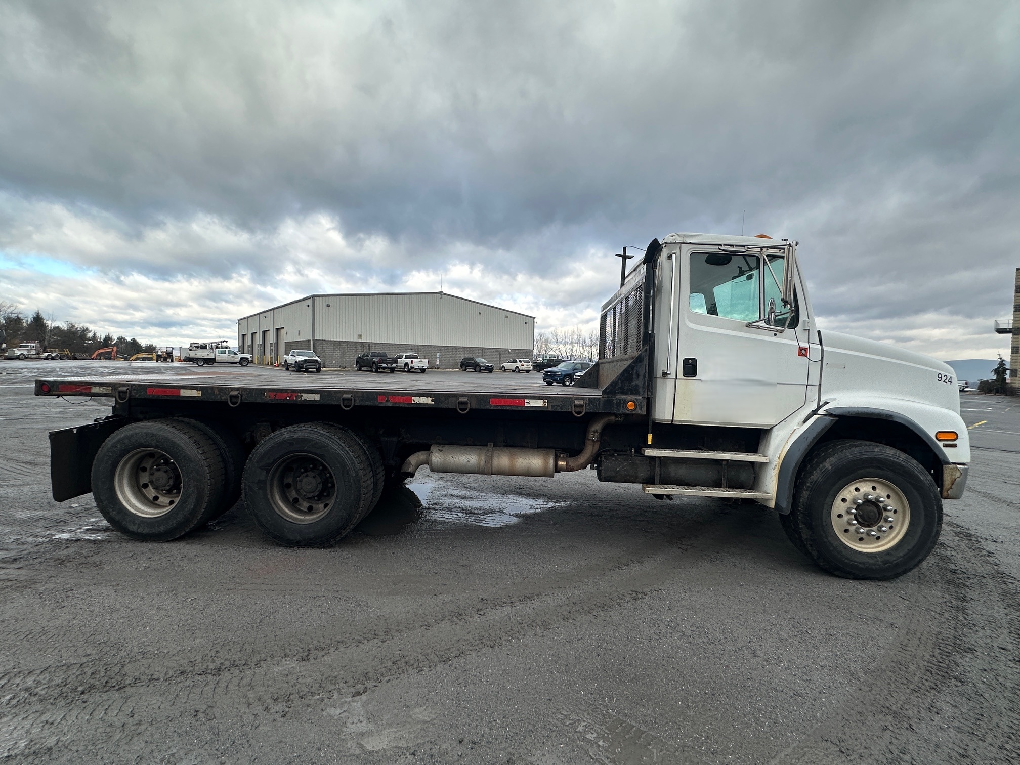 1997 FREIGHTLINER FL112 - Image 6