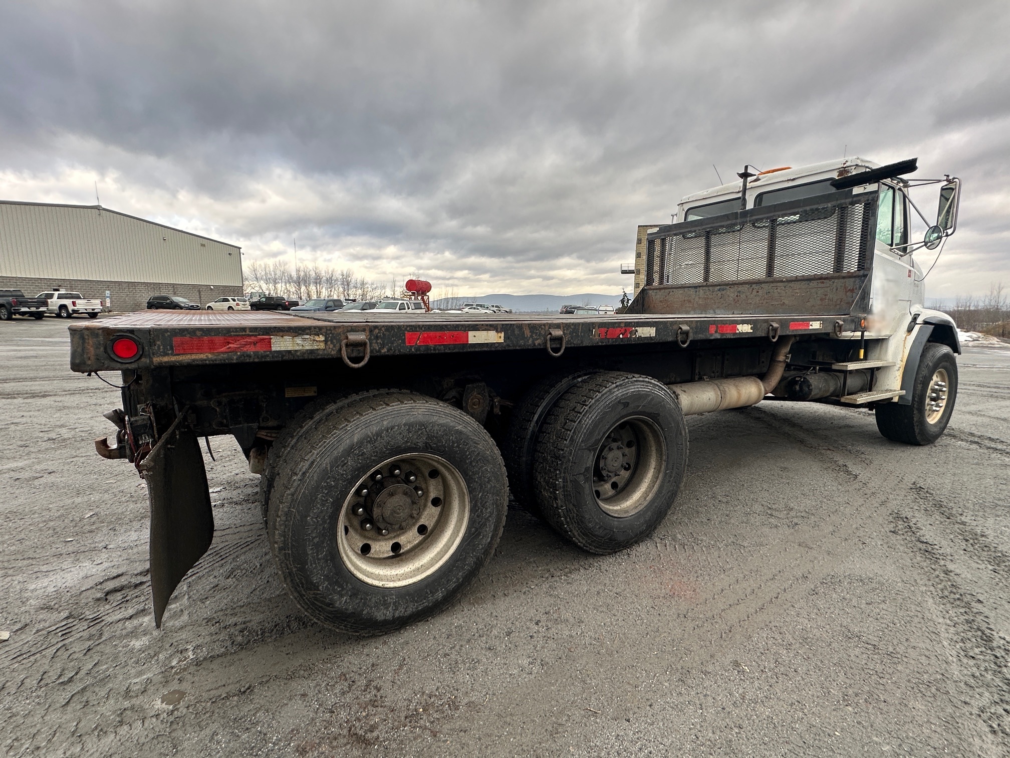 1997 FREIGHTLINER FL112 - view 7 of 54