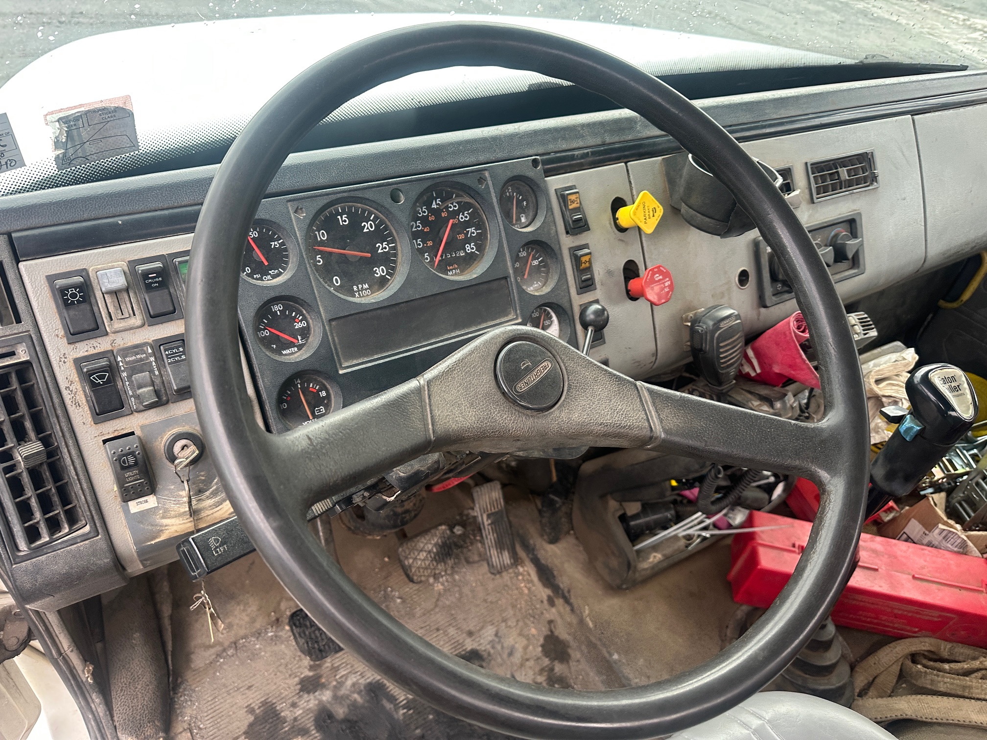 1997 FREIGHTLINER FL112 - view 16 of 54