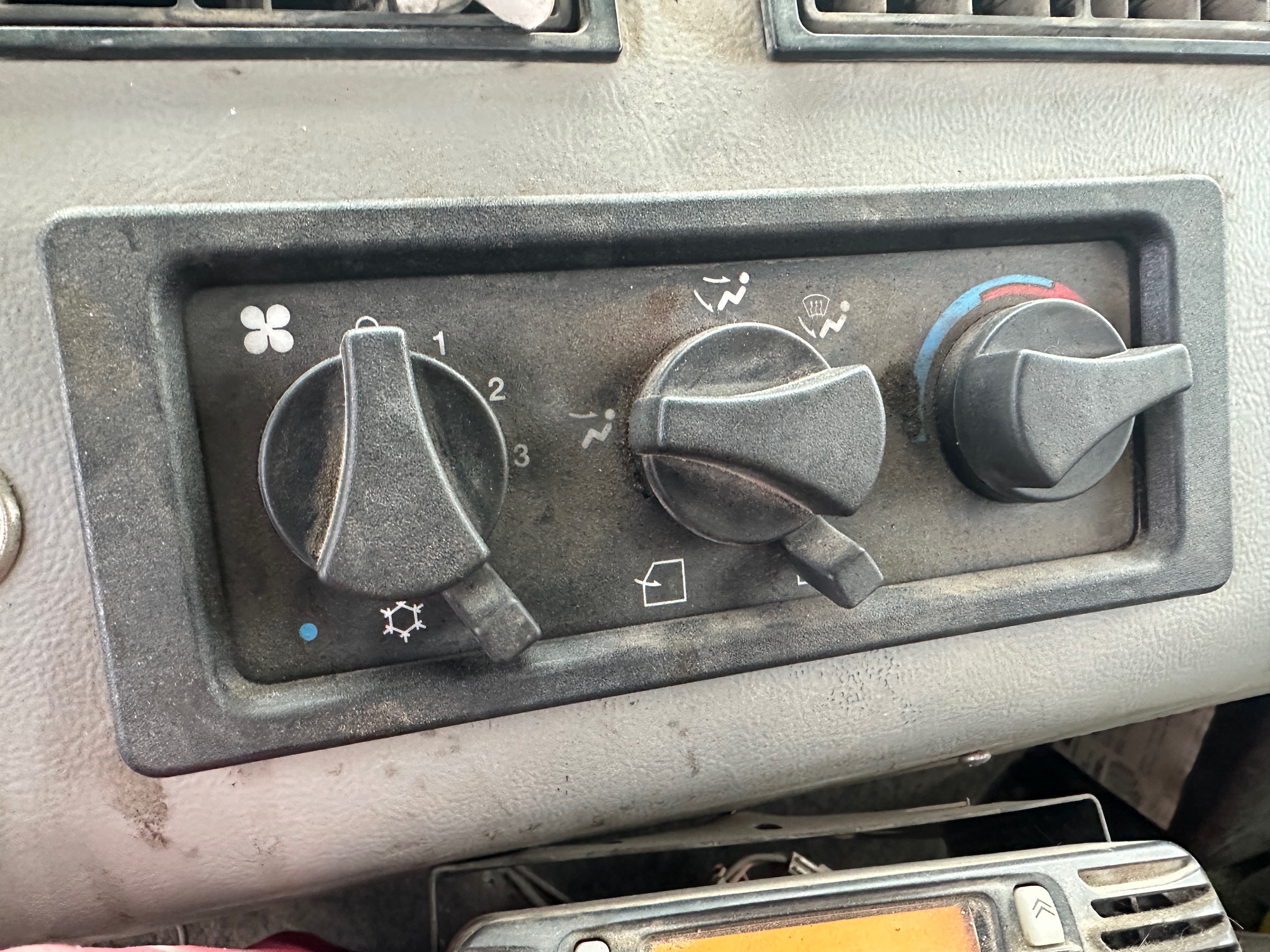 1997 FREIGHTLINER FL112 - Image 20