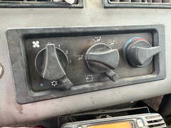 1997 FREIGHTLINER FL112 - Image 20