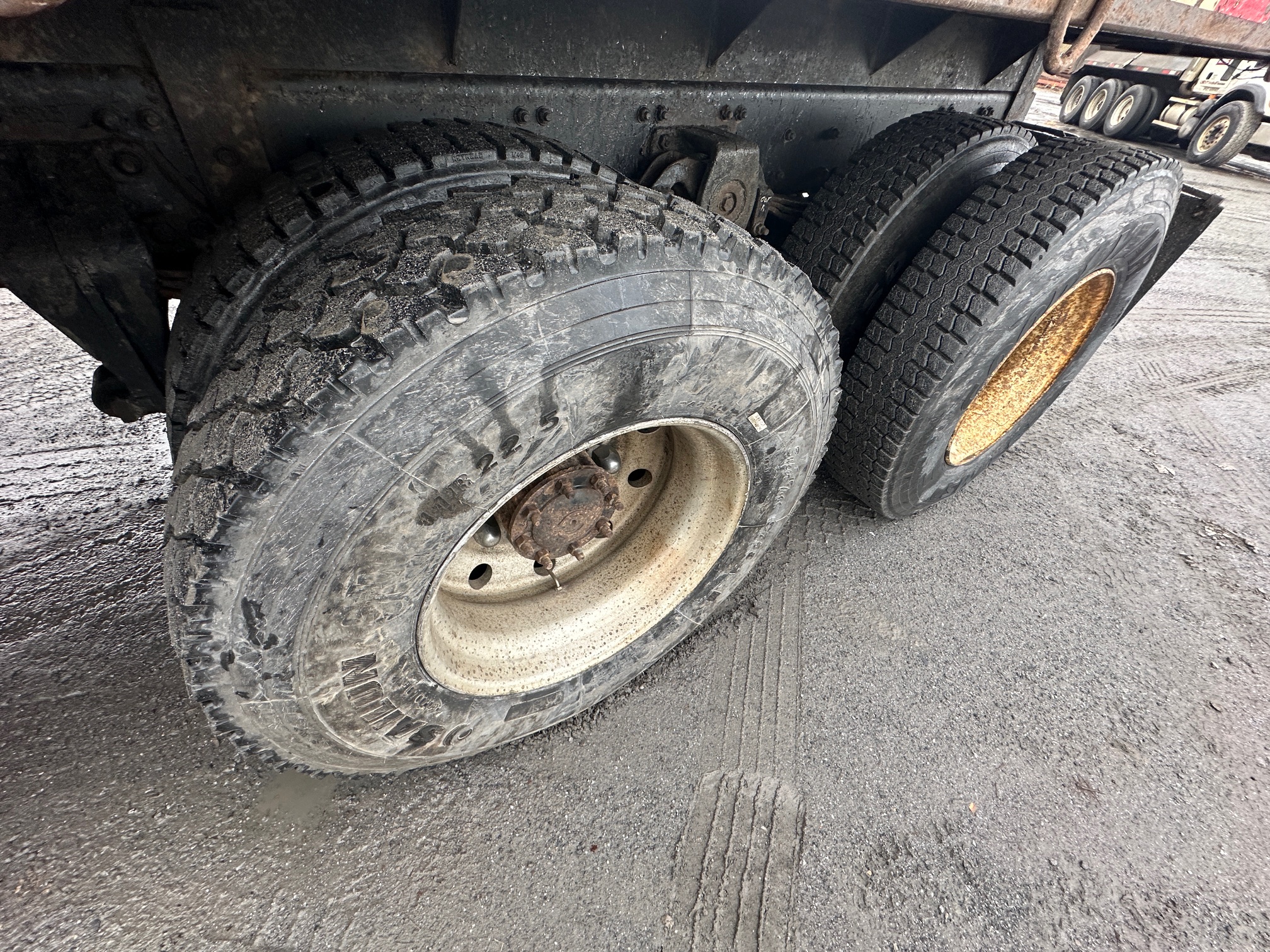 1997 FREIGHTLINER FL112 - Image 27