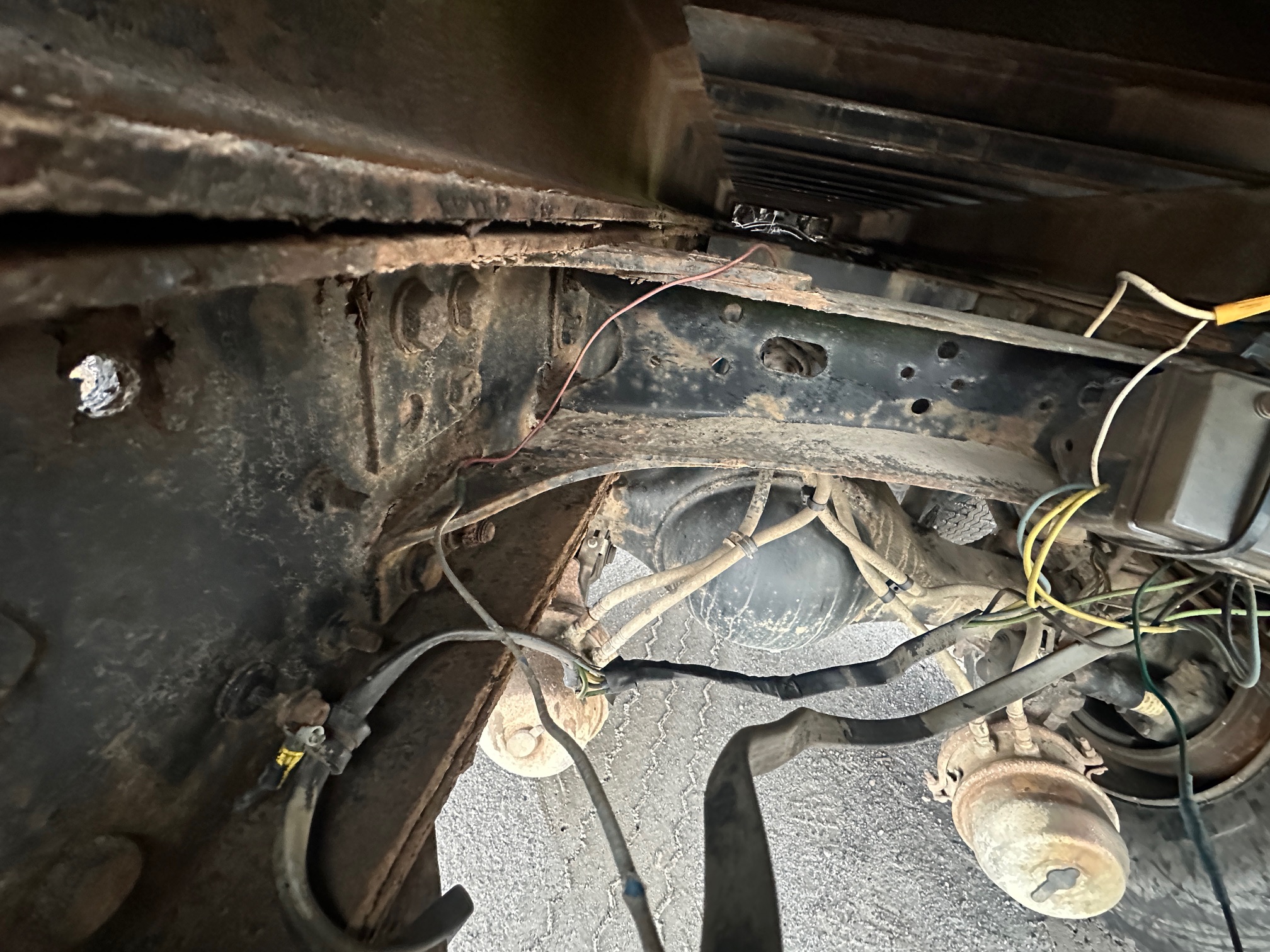 1997 FREIGHTLINER FL112 - Image 32