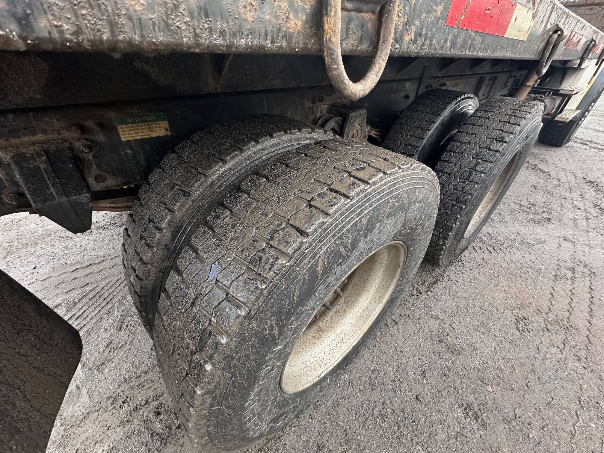 1997 FREIGHTLINER FL112 - Image 36