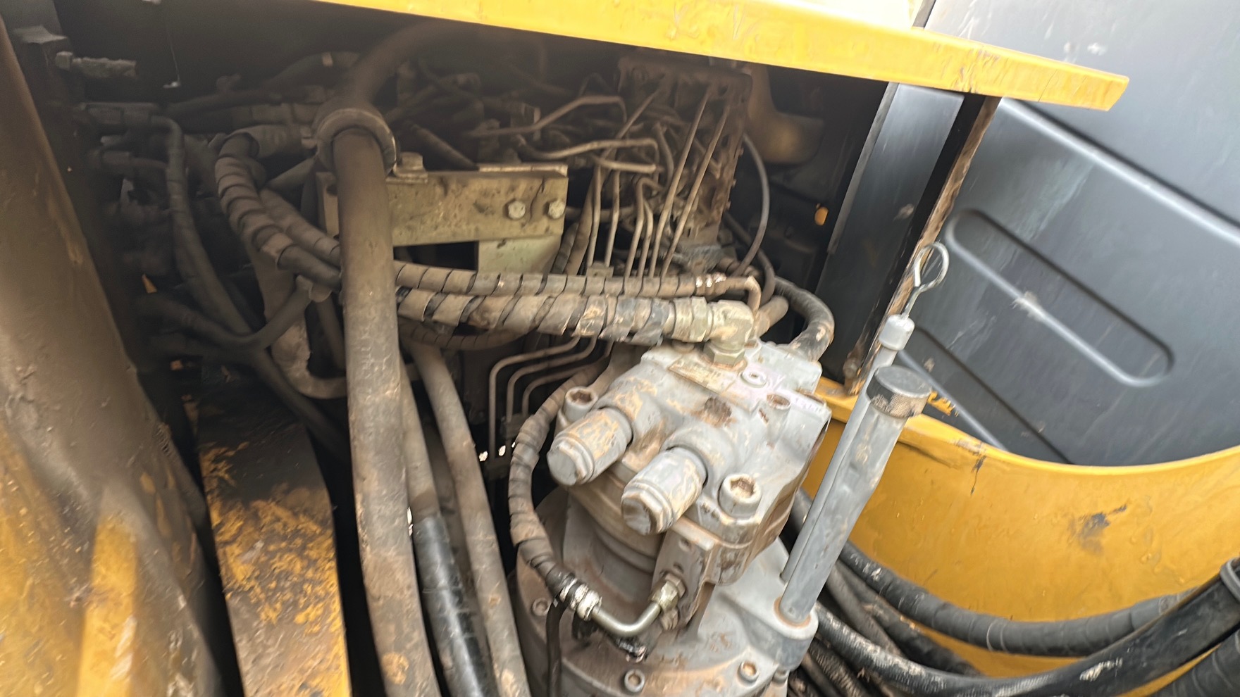 2005 DEERE 160C LC - Image 25