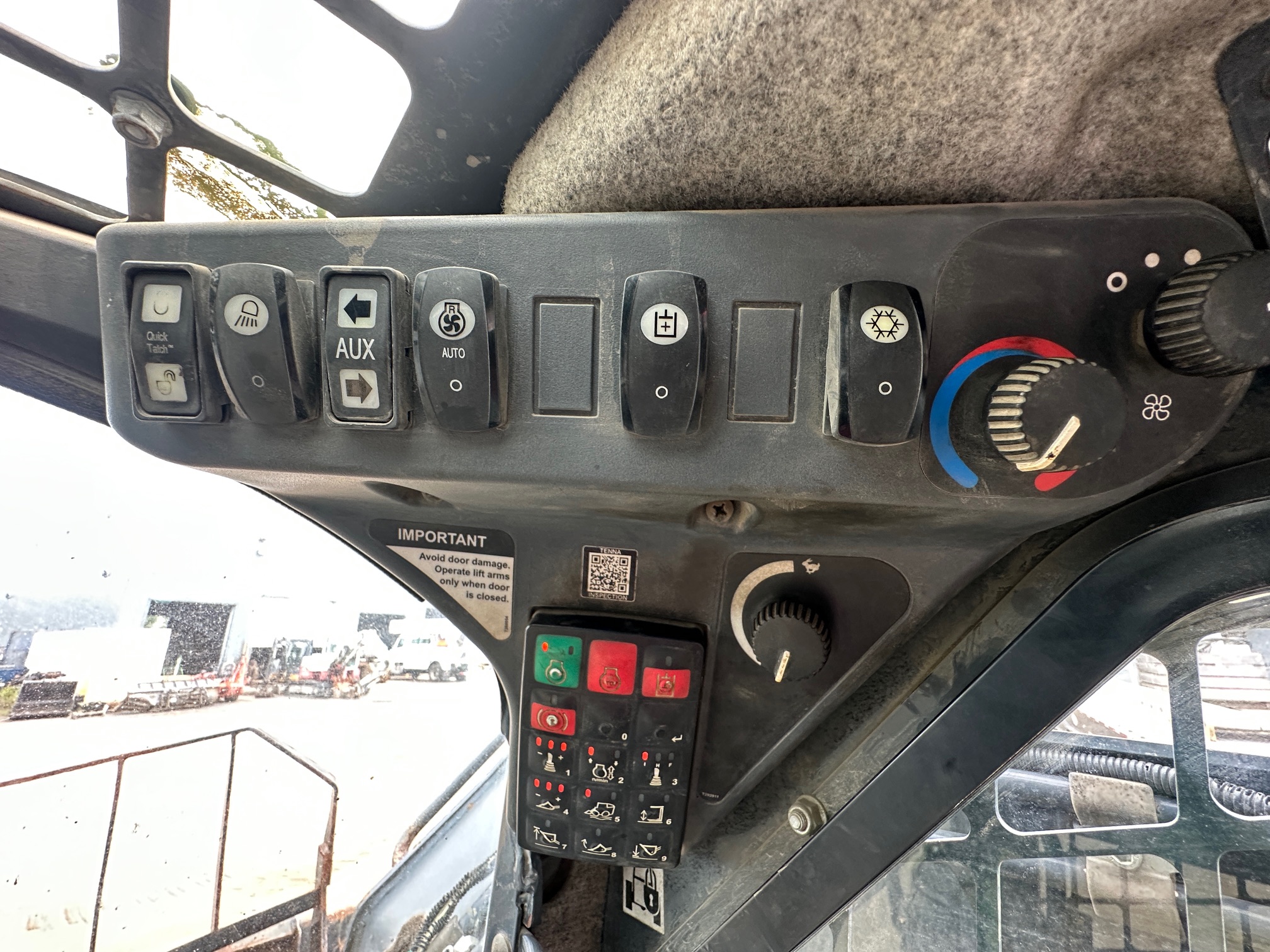 2017 DEERE 332G - view 10 of 17