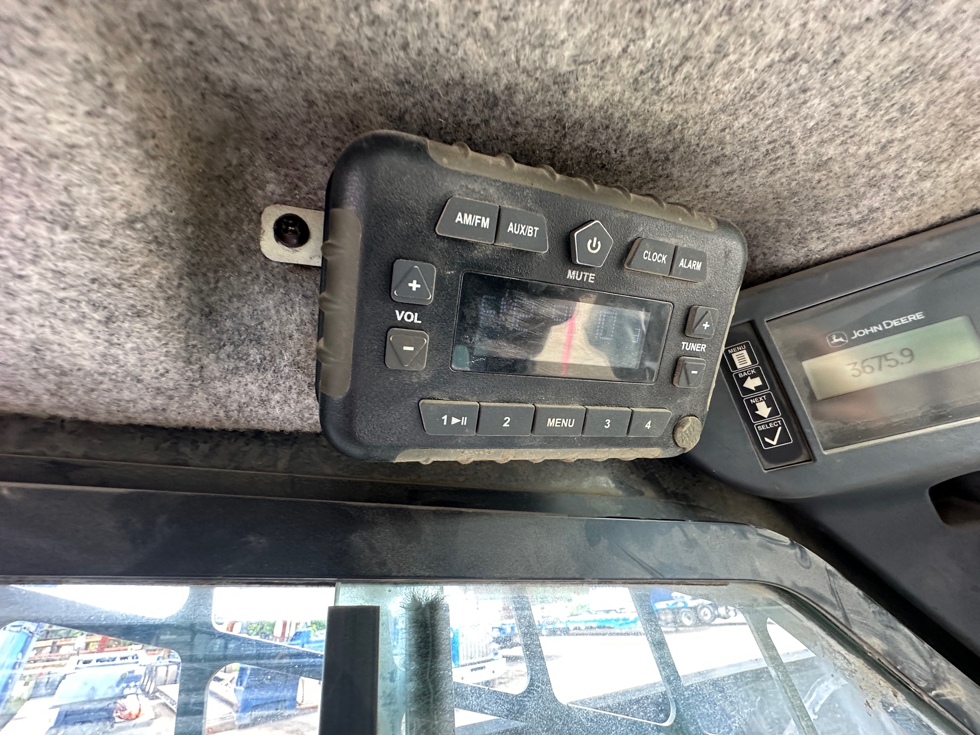 2017 DEERE 332G - Image 12