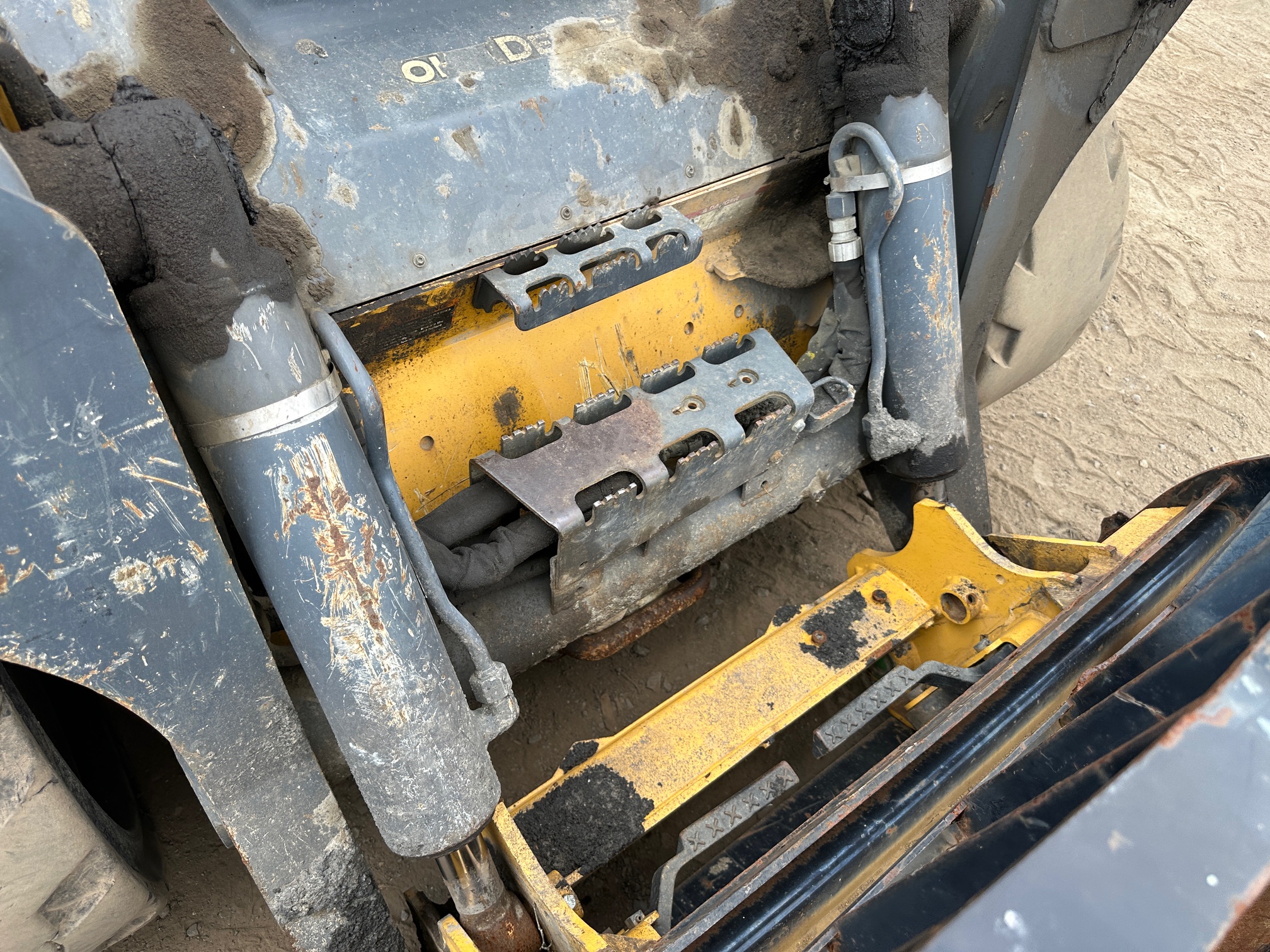 2017 DEERE 332G - view 17 of 17