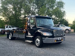 2017 FREIGHTLINER M2 Rollback - Image 1