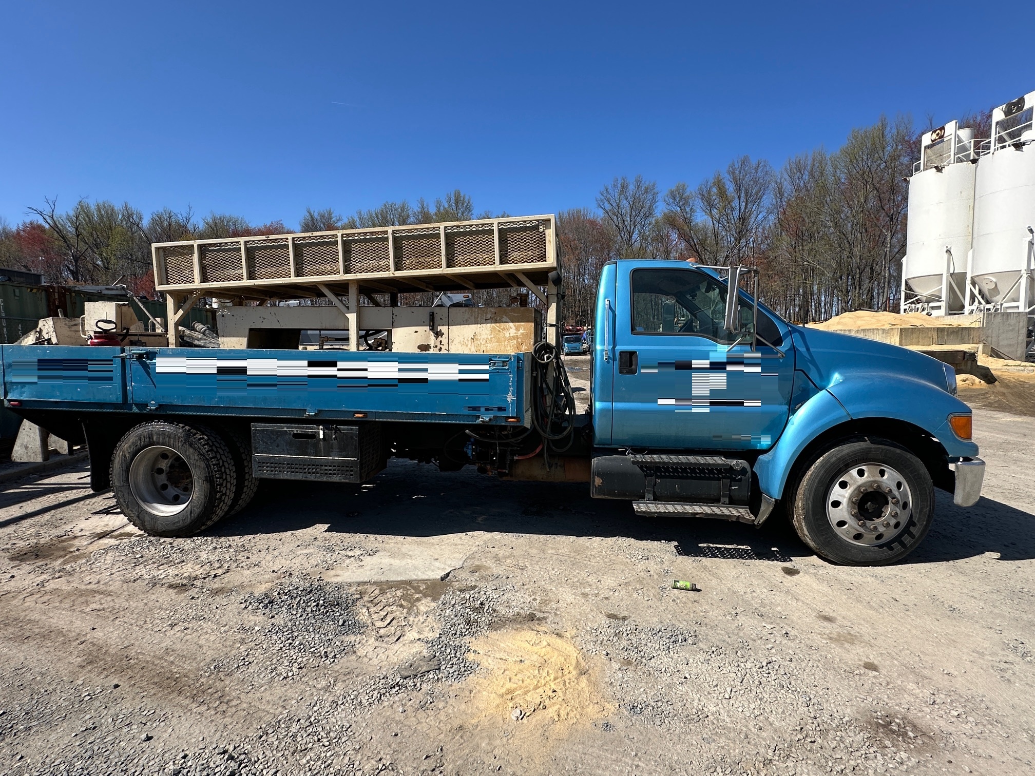 2006 FORD F650 Line Pump Truck - view 5 of 40