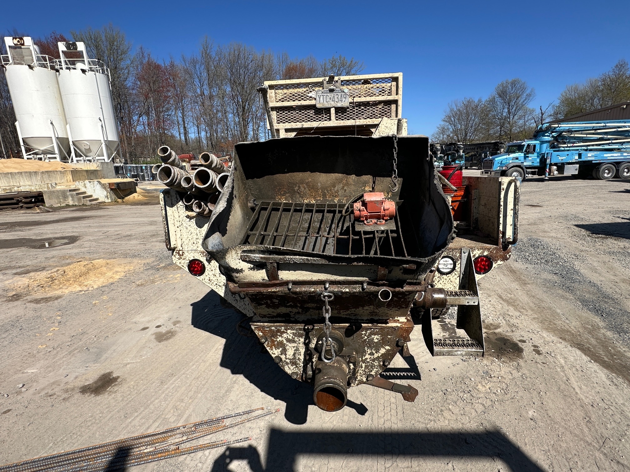 2006 FORD F650 Line Pump Truck - view 8 of 40