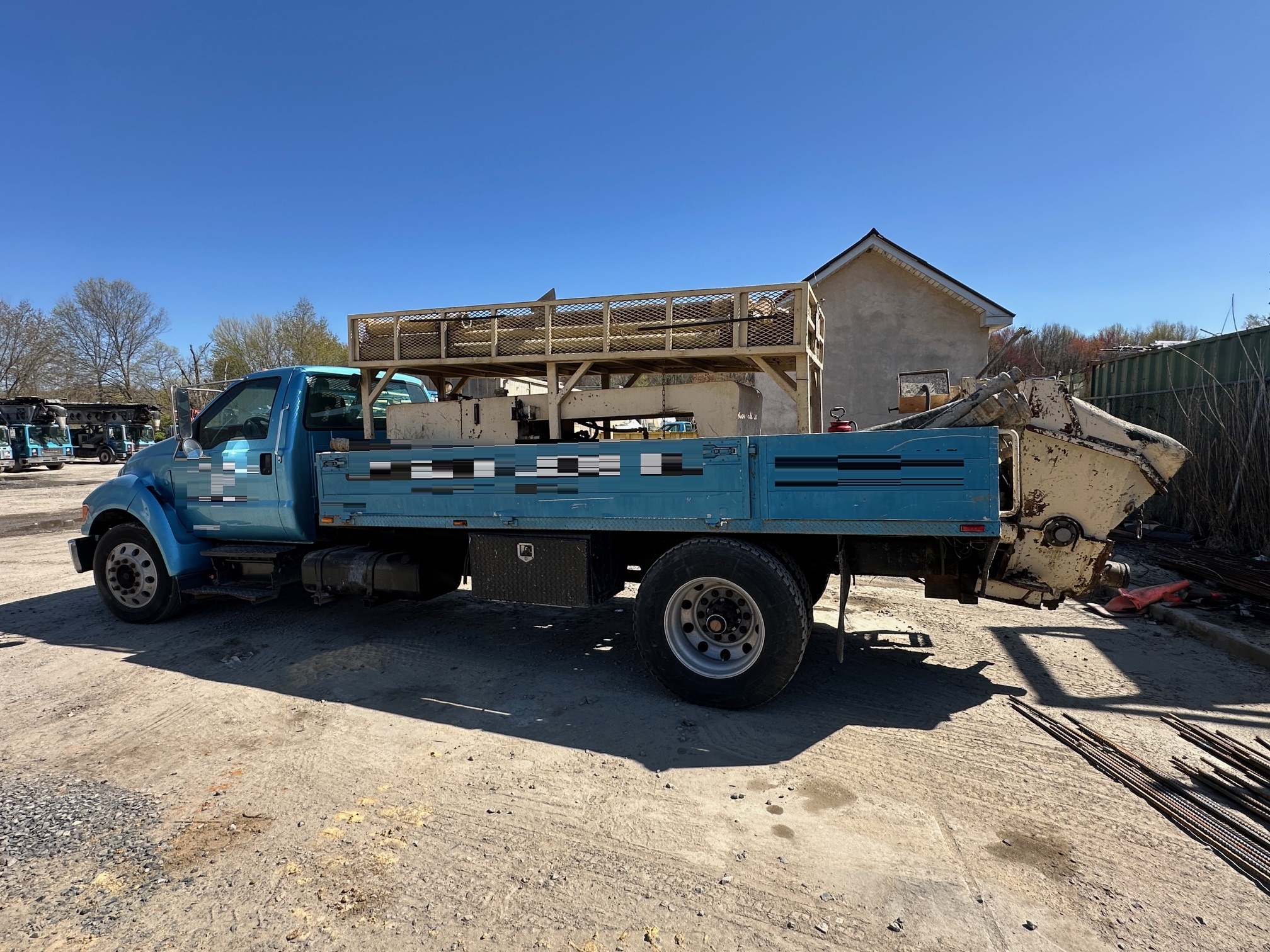 2006 FORD F650 Line Pump Truck - view 9 of 40