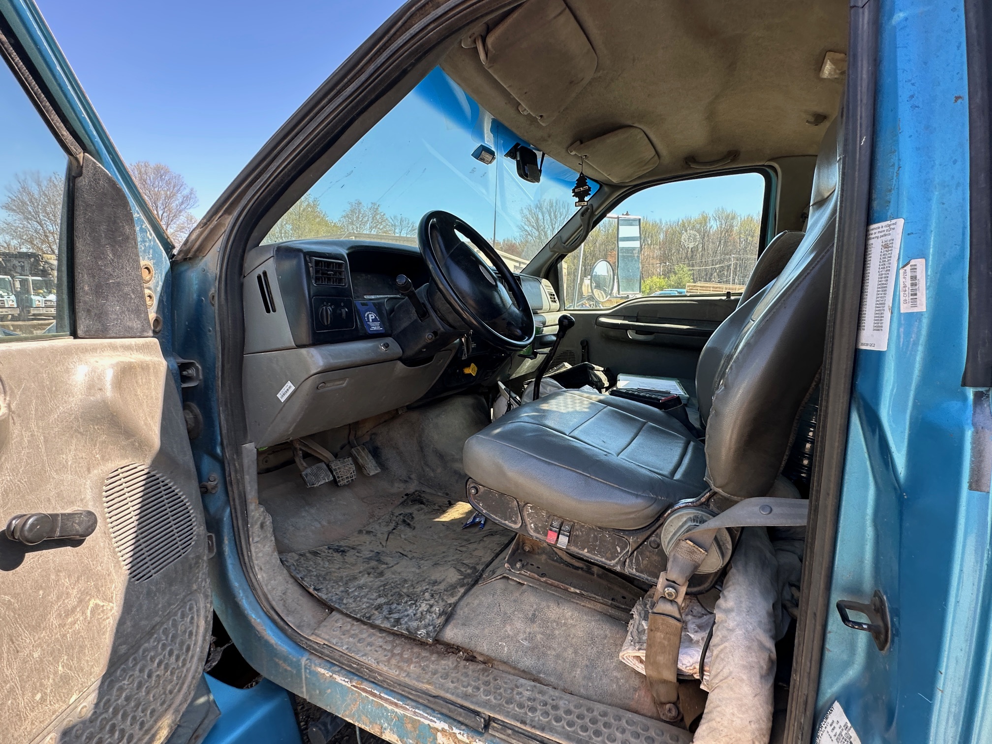 2006 FORD F650 Line Pump Truck - Image 11