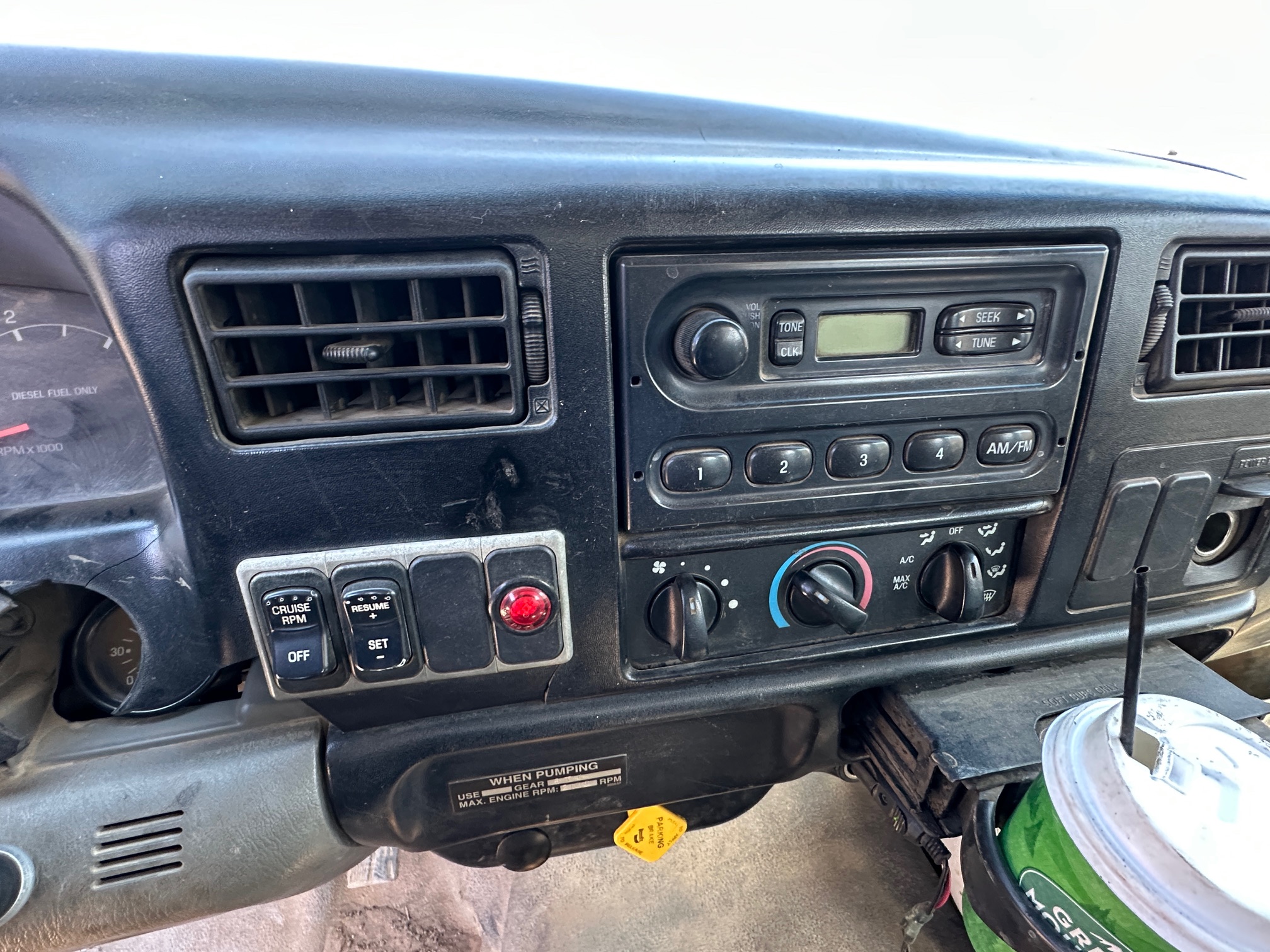 2006 FORD F650 Line Pump Truck - Image 13