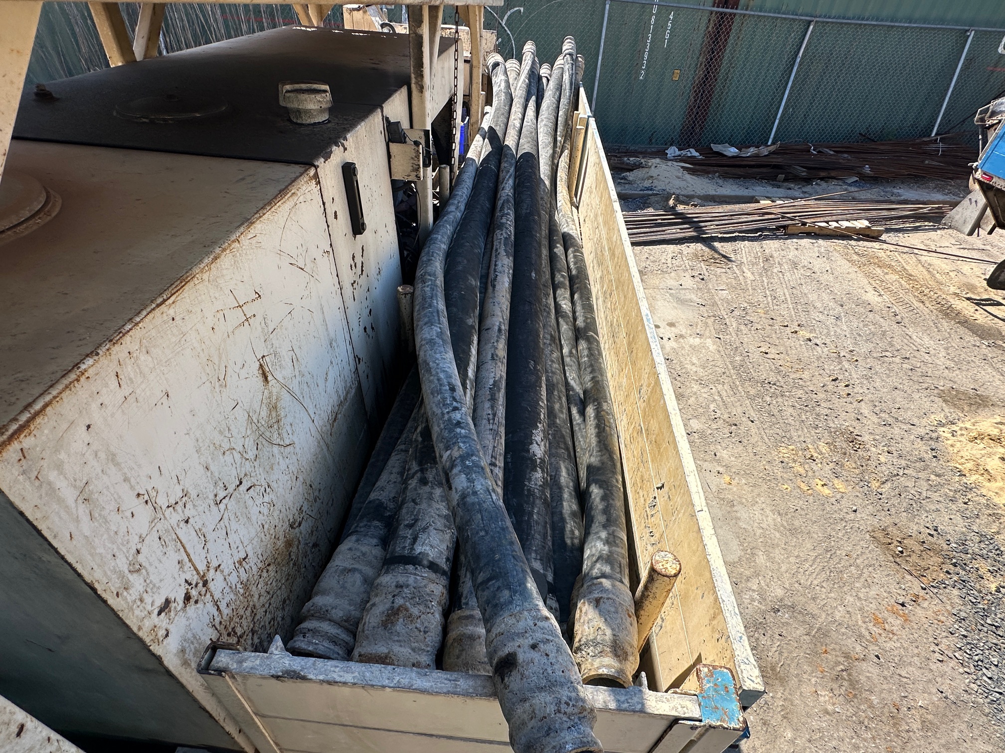 2006 FORD F650 Line Pump Truck - Image 27