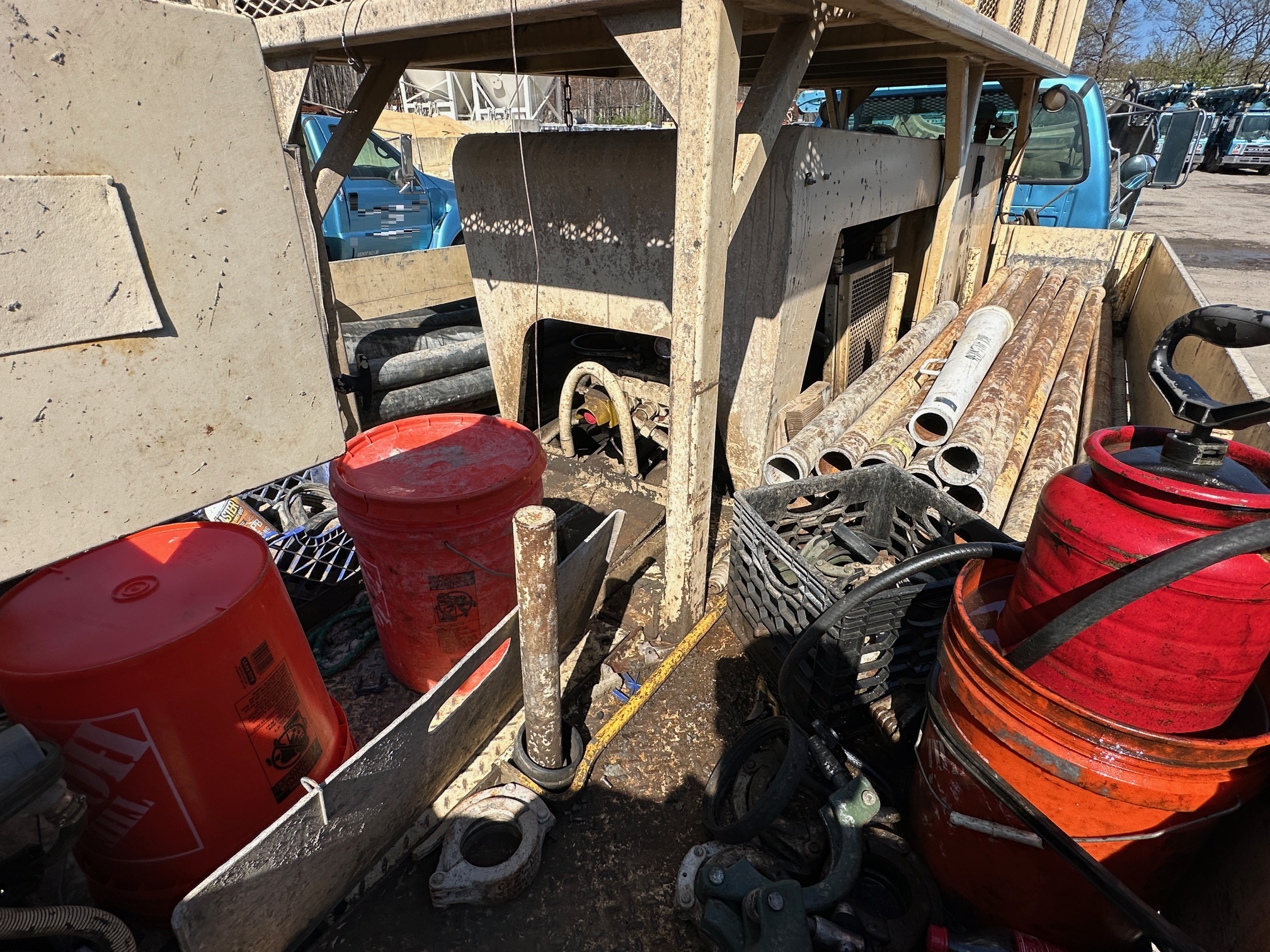 2006 FORD F650 Line Pump Truck - Image 32