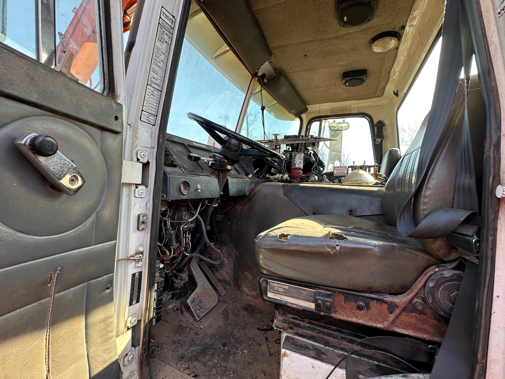 1999 VOLVO WX64 - view 9 of 13