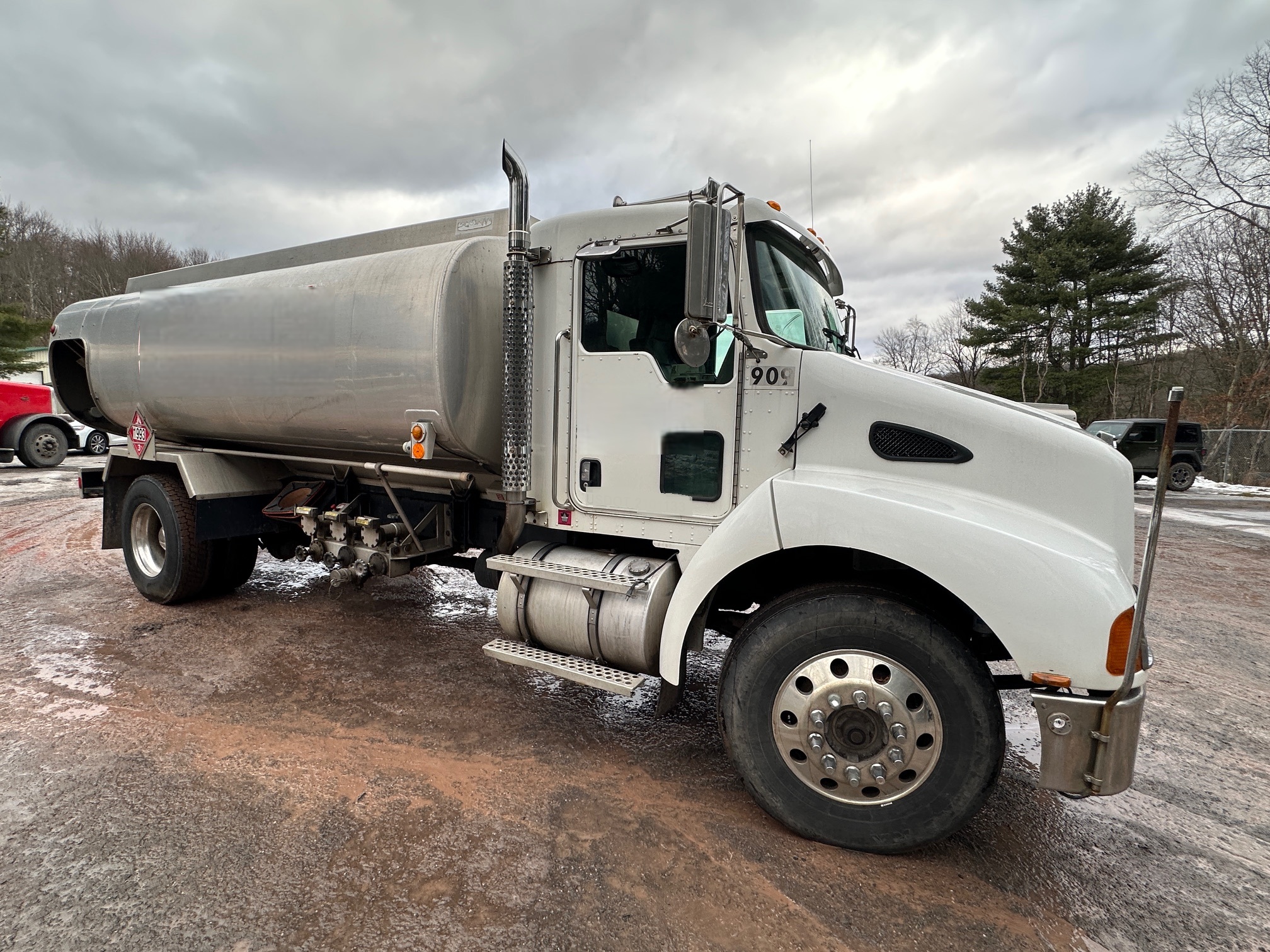 2005 KENWORTH T300 Tanker - view 5 of 47