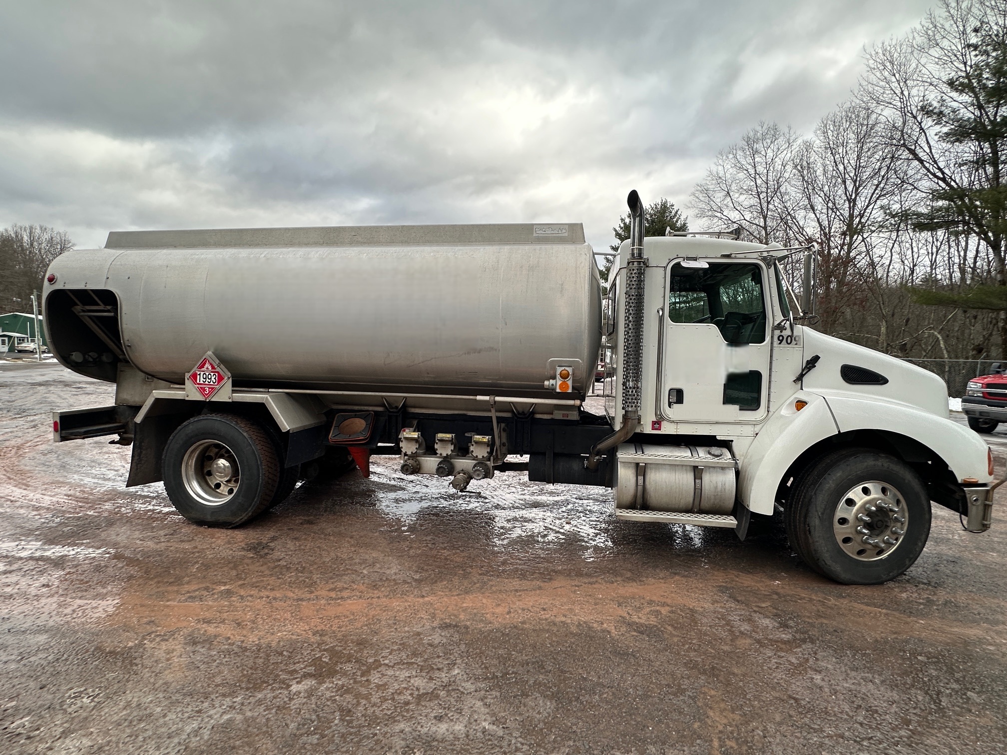 2005 KENWORTH T300 Tanker - view 6 of 47