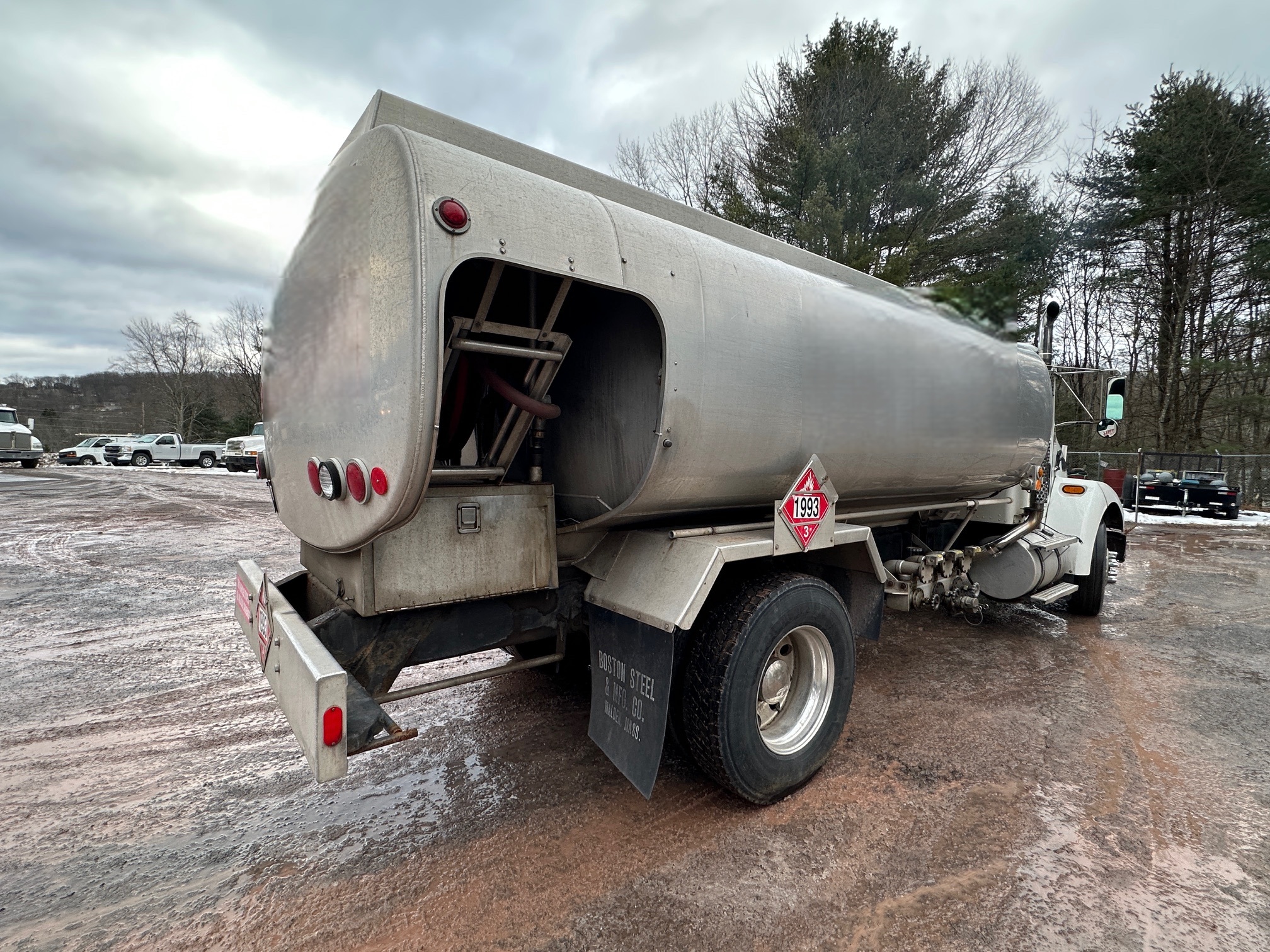 2005 KENWORTH T300 Tanker - view 8 of 47