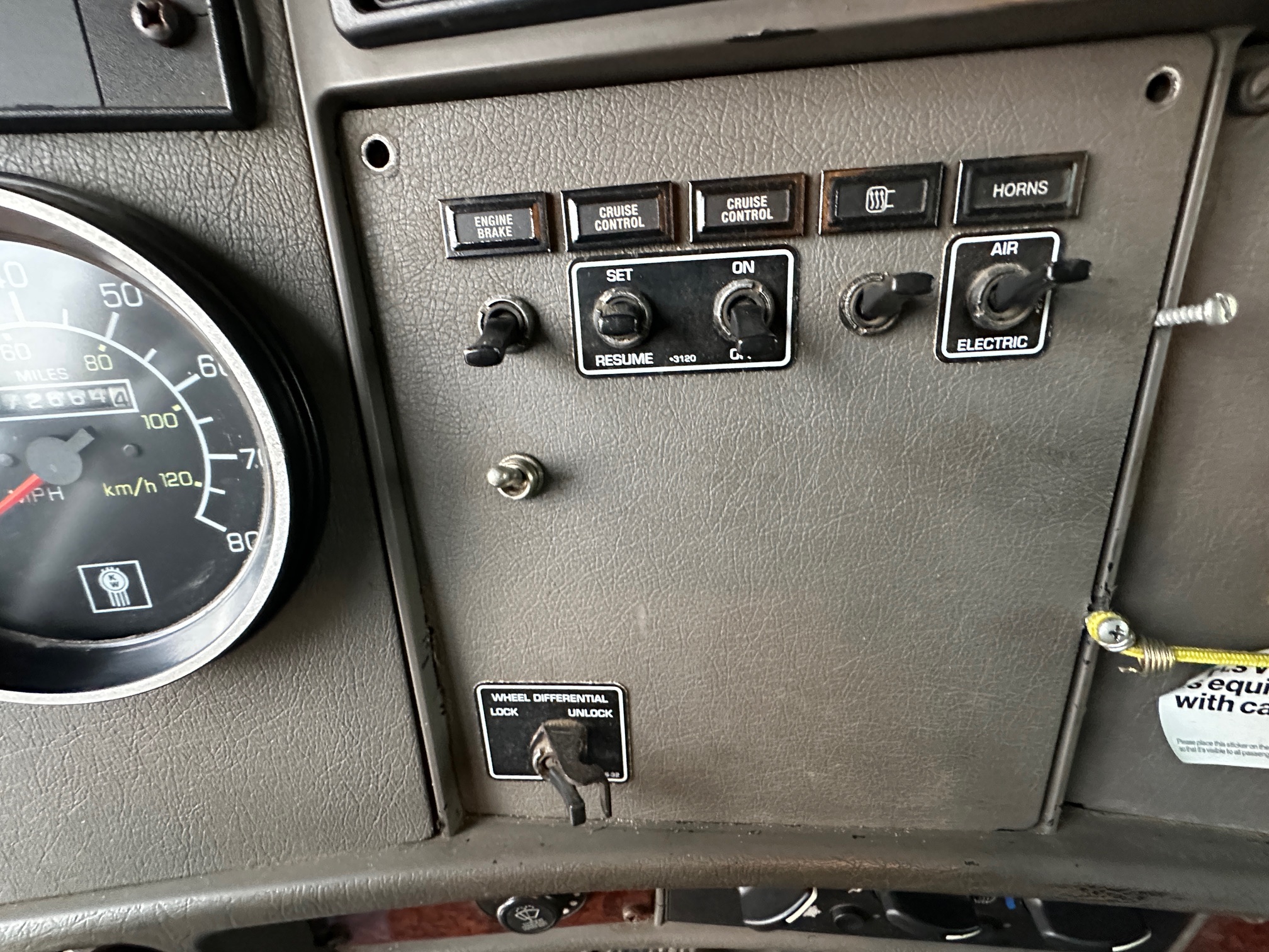 2005 KENWORTH T300 Tanker - view 19 of 47