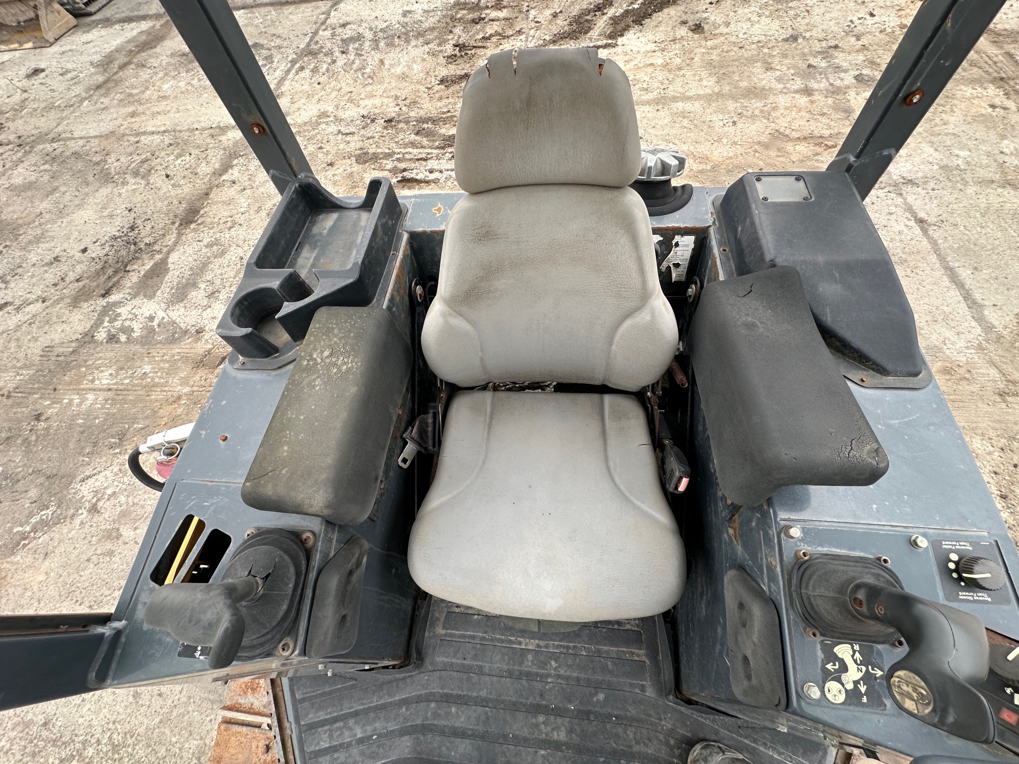 2007 DEERE 650J LT - Image 26