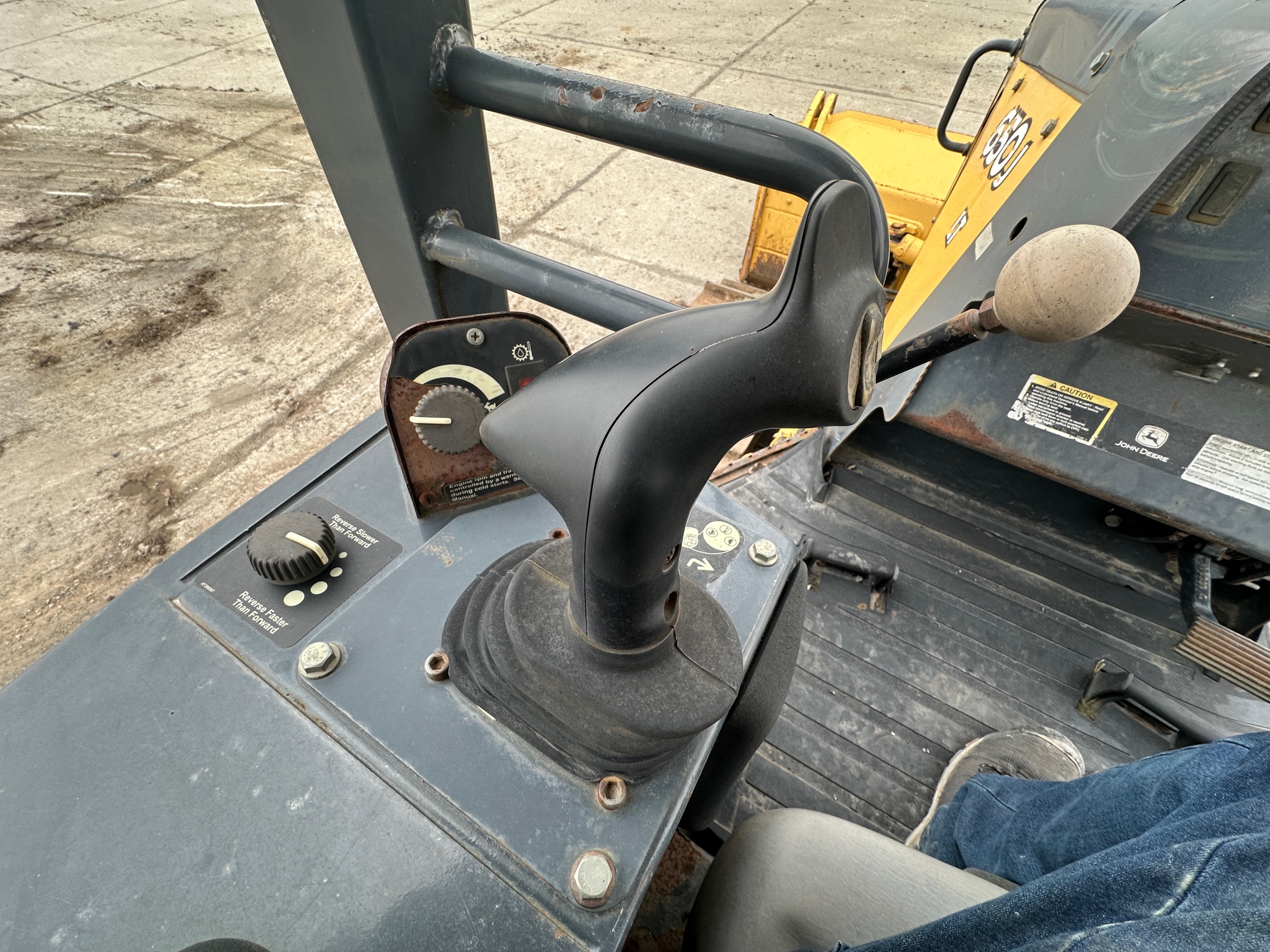 2007 DEERE 650J LT - Image 28