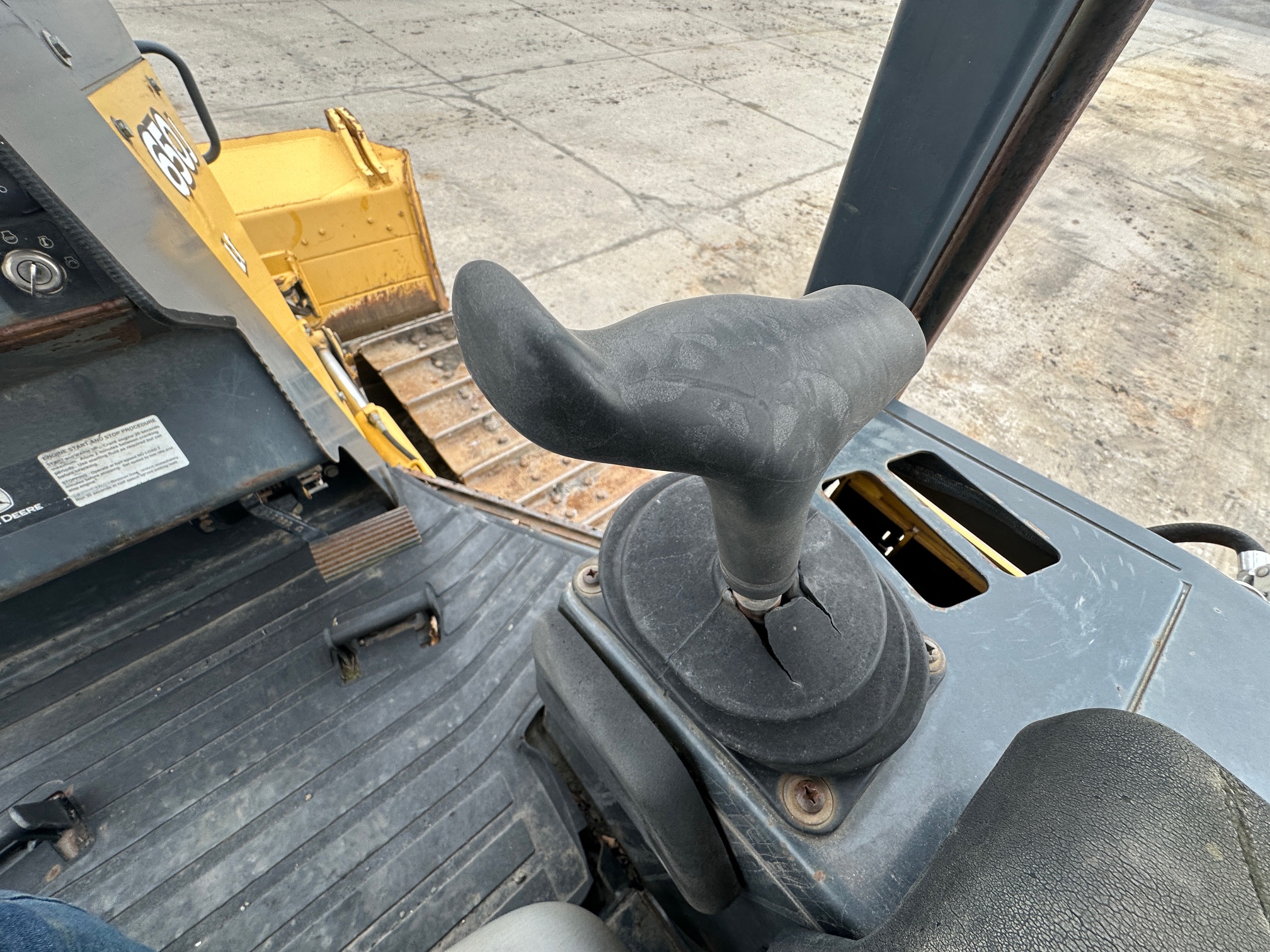 2007 DEERE 650J LT - Image 29