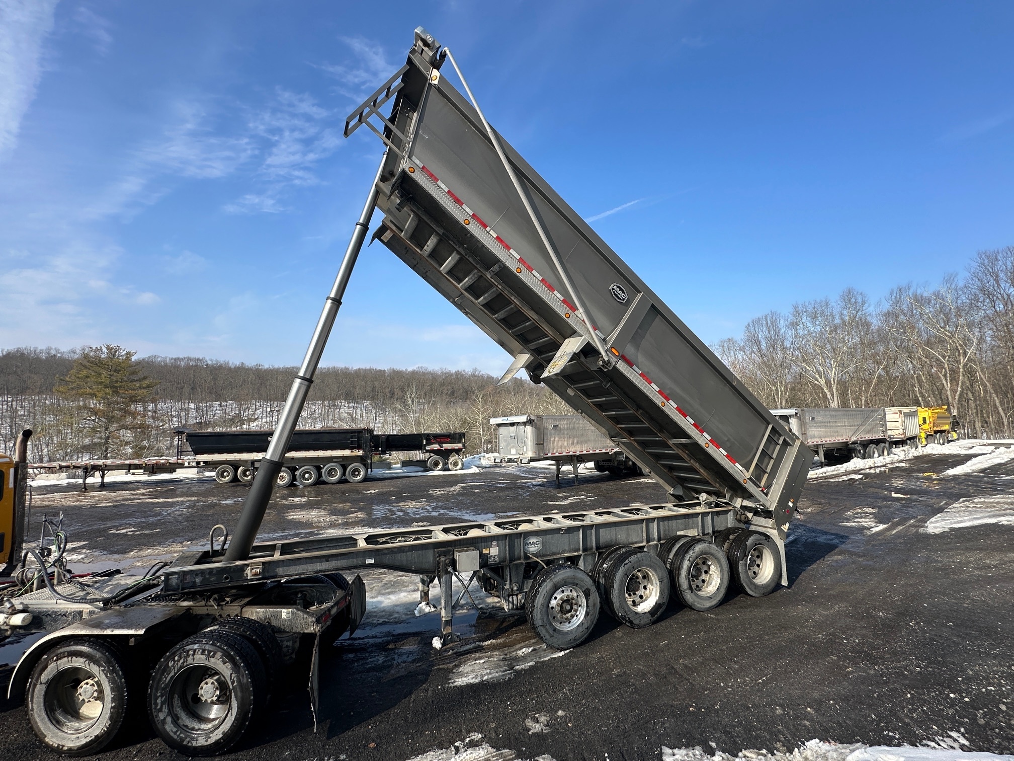 2021 MAC Quad Axle End Dump - view 3 of 33