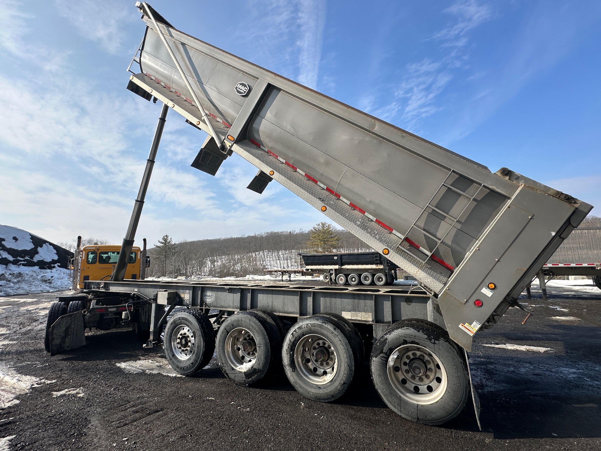 2021 MAC Quad Axle End Dump - Image 4