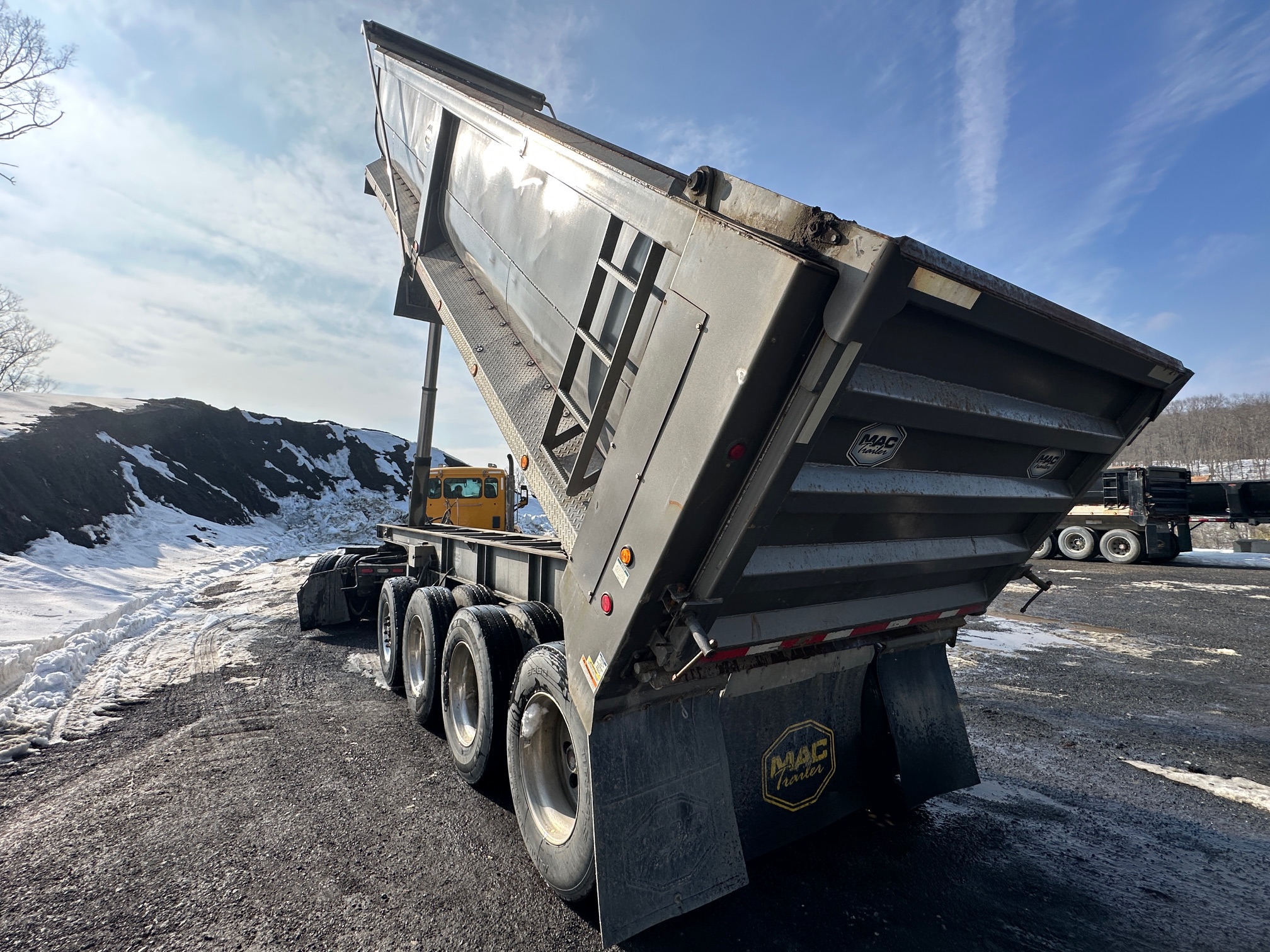 2021 MAC Quad Axle End Dump - view 5 of 33