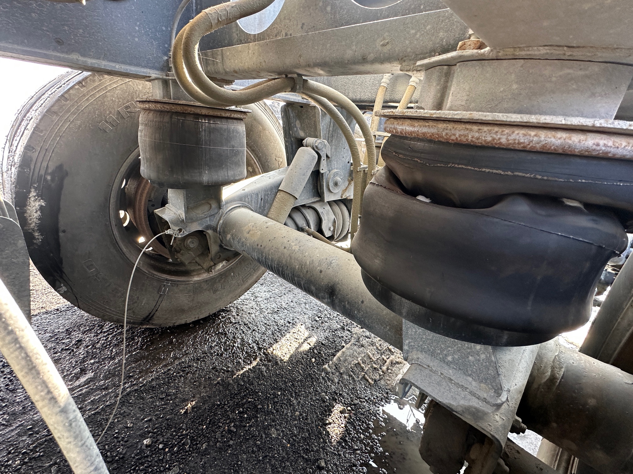 2021 MAC Quad Axle End Dump - view 14 of 33