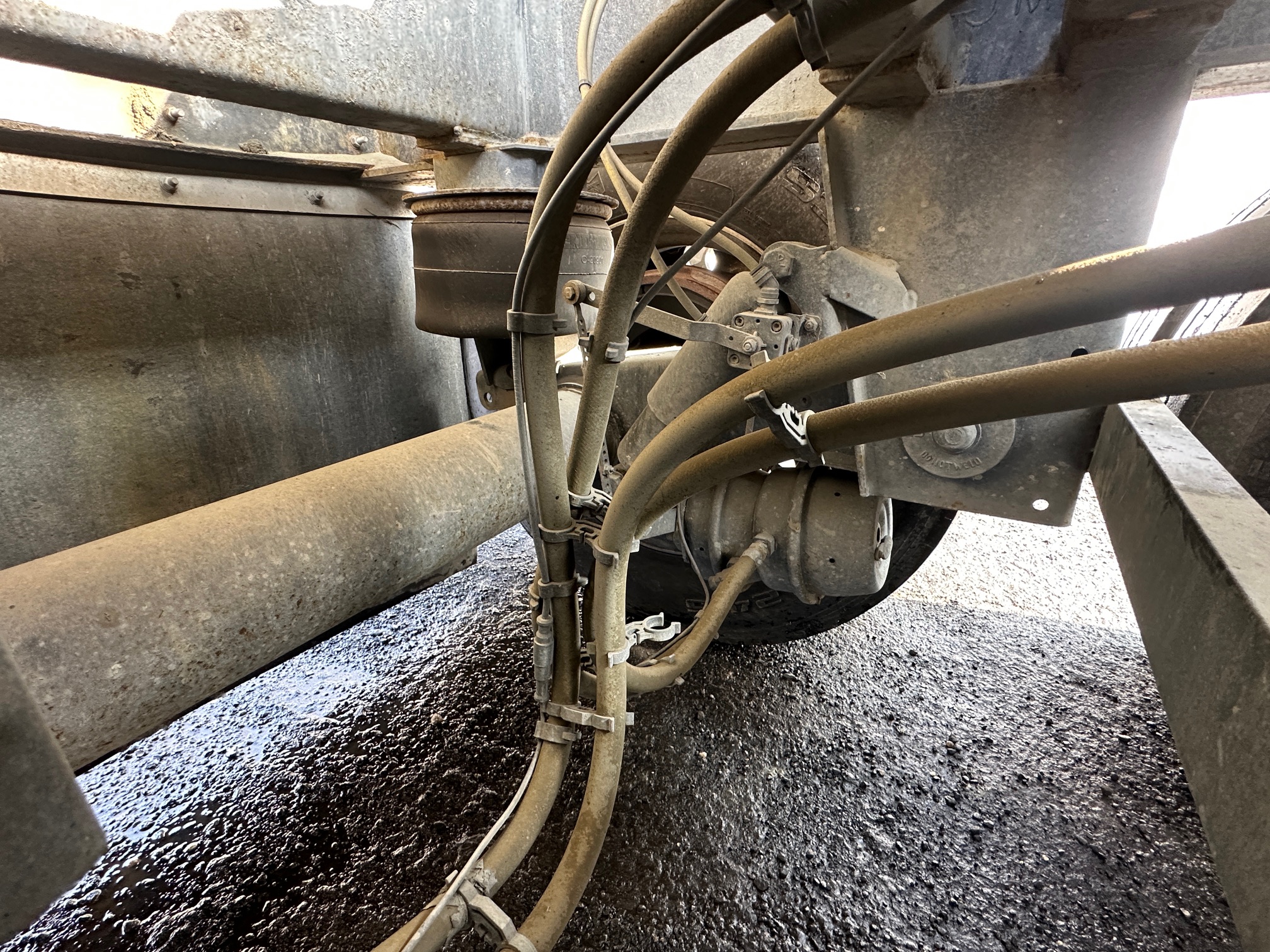 2021 MAC Quad Axle End Dump - view 16 of 33