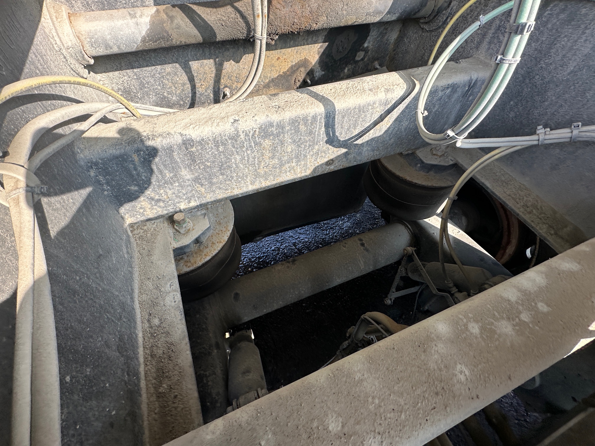 2021 MAC Quad Axle End Dump - view 18 of 33