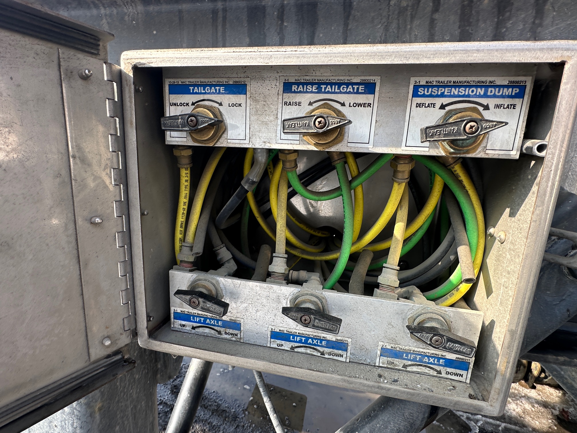 2021 MAC Quad Axle End Dump - Image 26