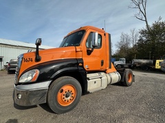 2012 FREIGHTLINER Cascadia 125 - Image 1