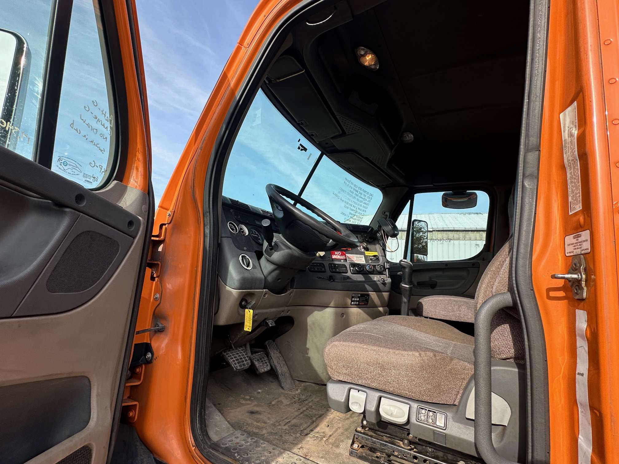 2012 FREIGHTLINER Cascadia 125 - Image 18