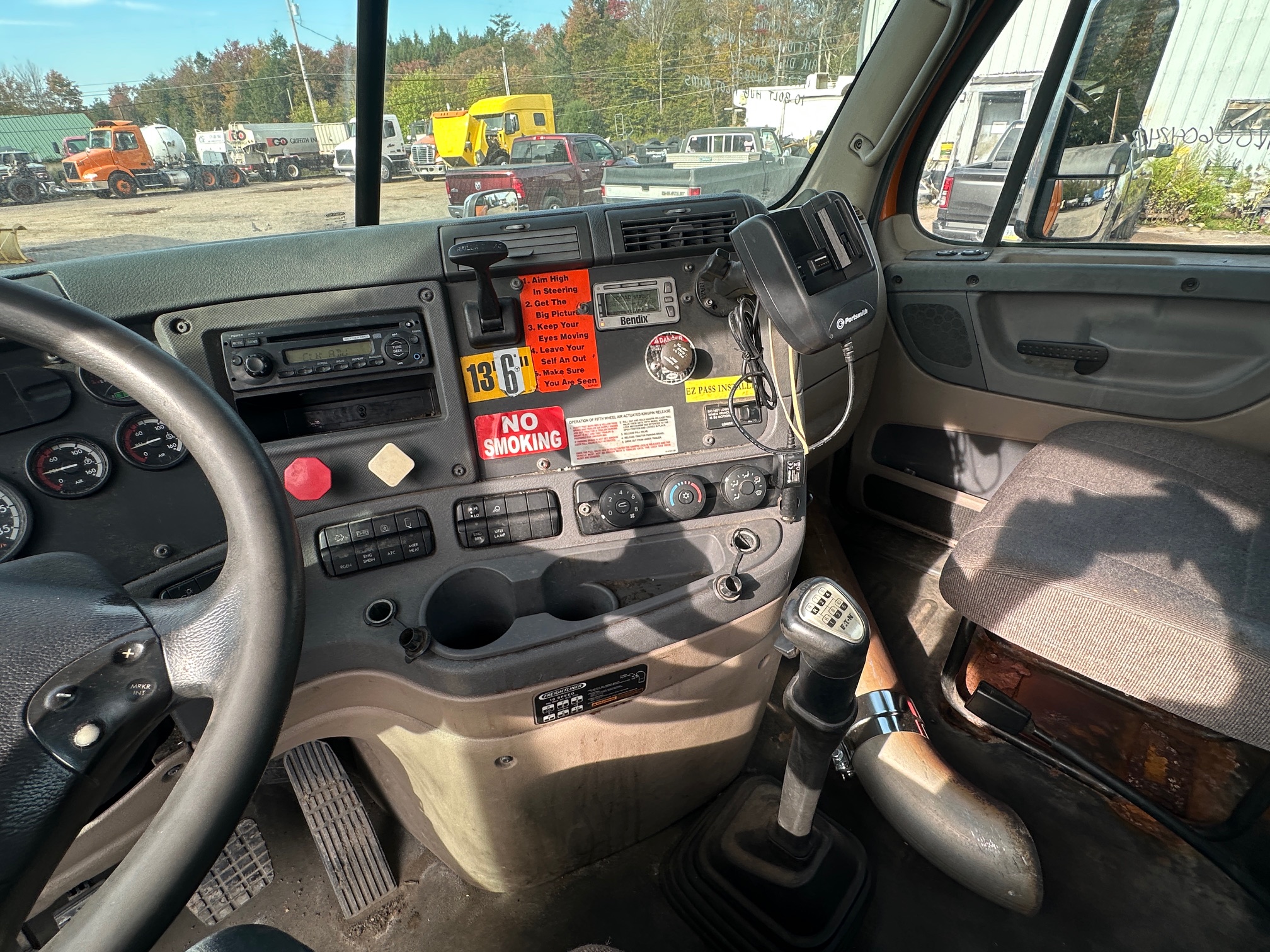 2012 FREIGHTLINER Cascadia 125 - Image 19