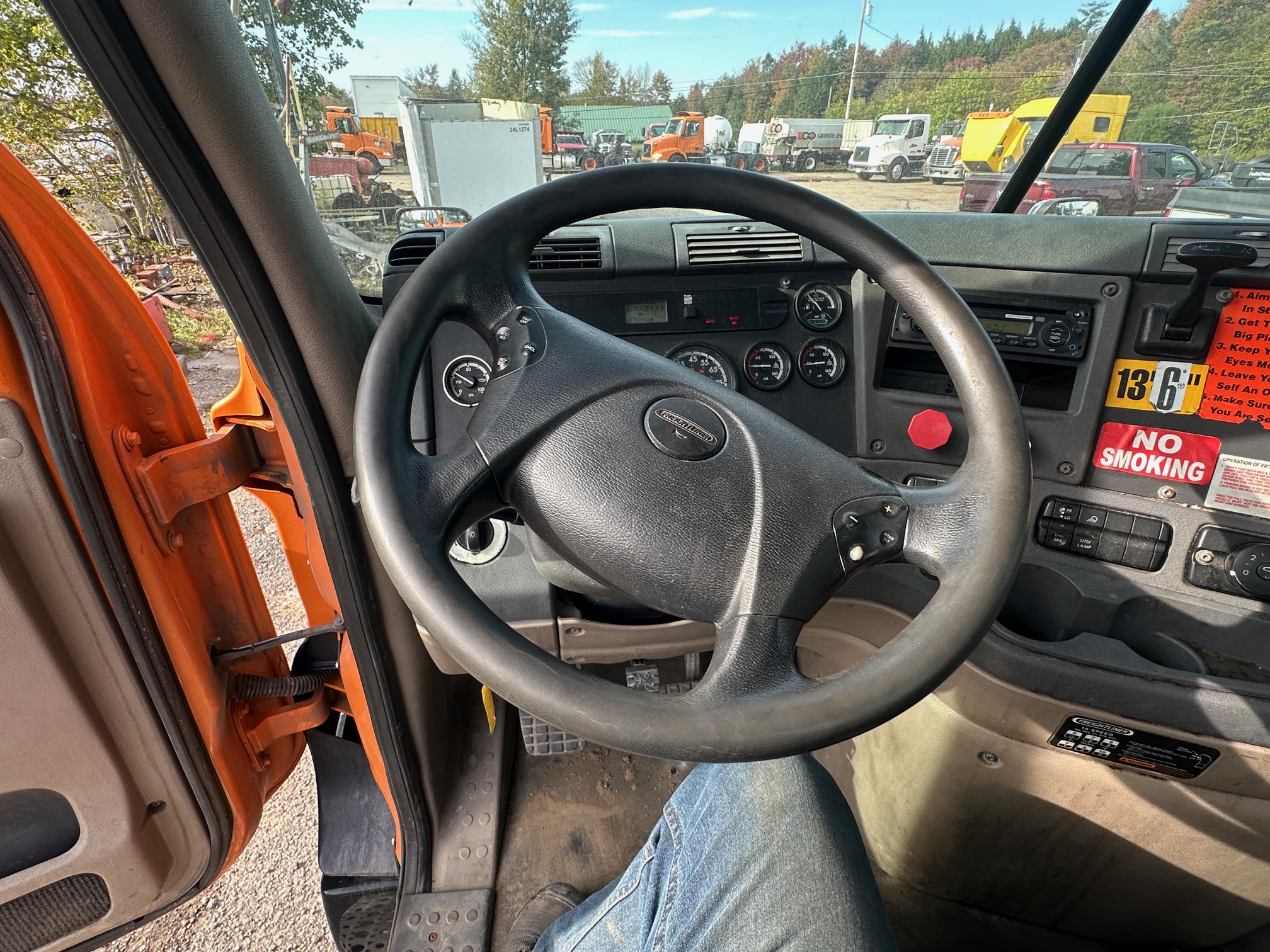 2012 FREIGHTLINER Cascadia 125 - Image 21