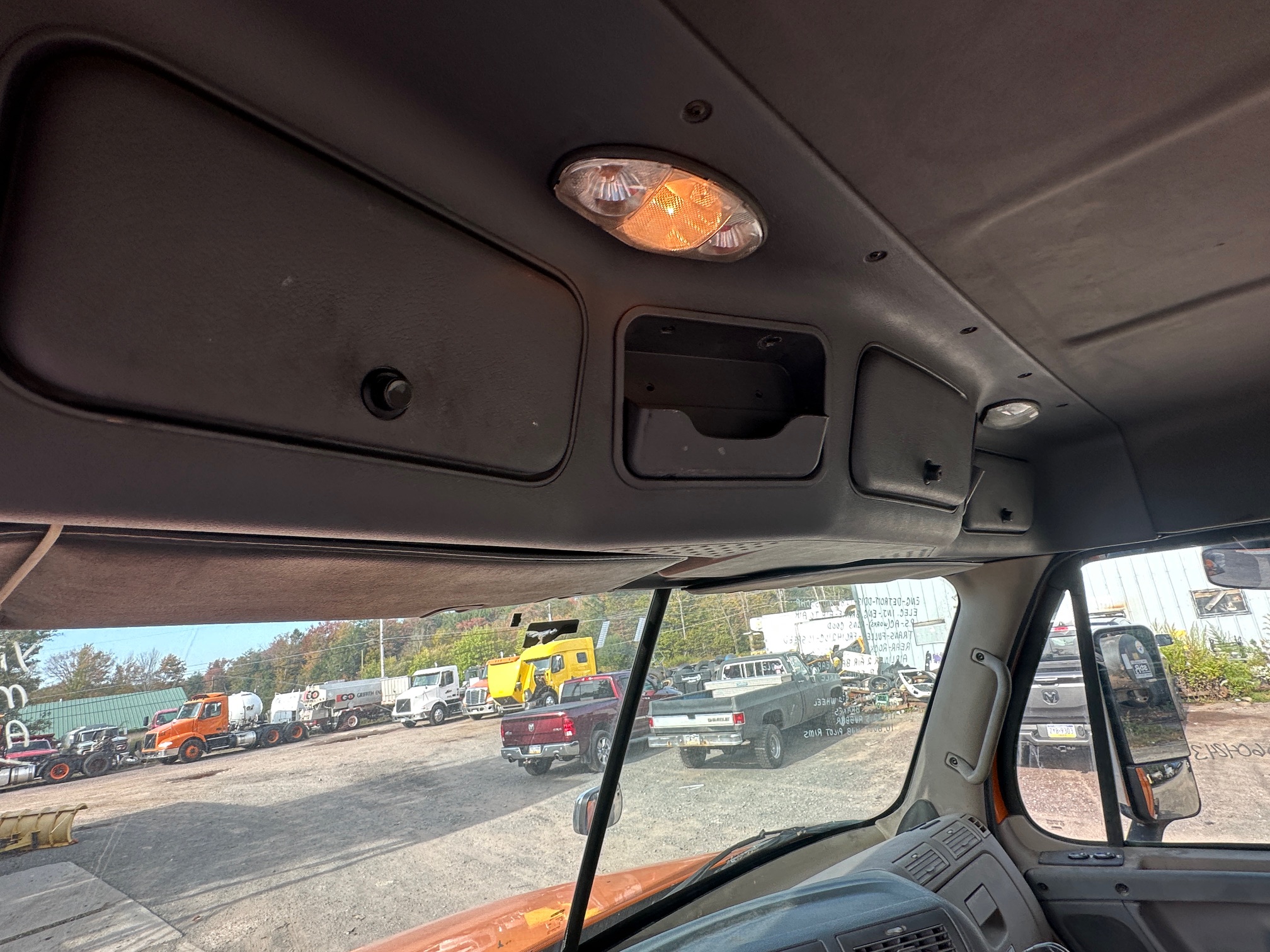 2012 FREIGHTLINER Cascadia 125 - Image 28