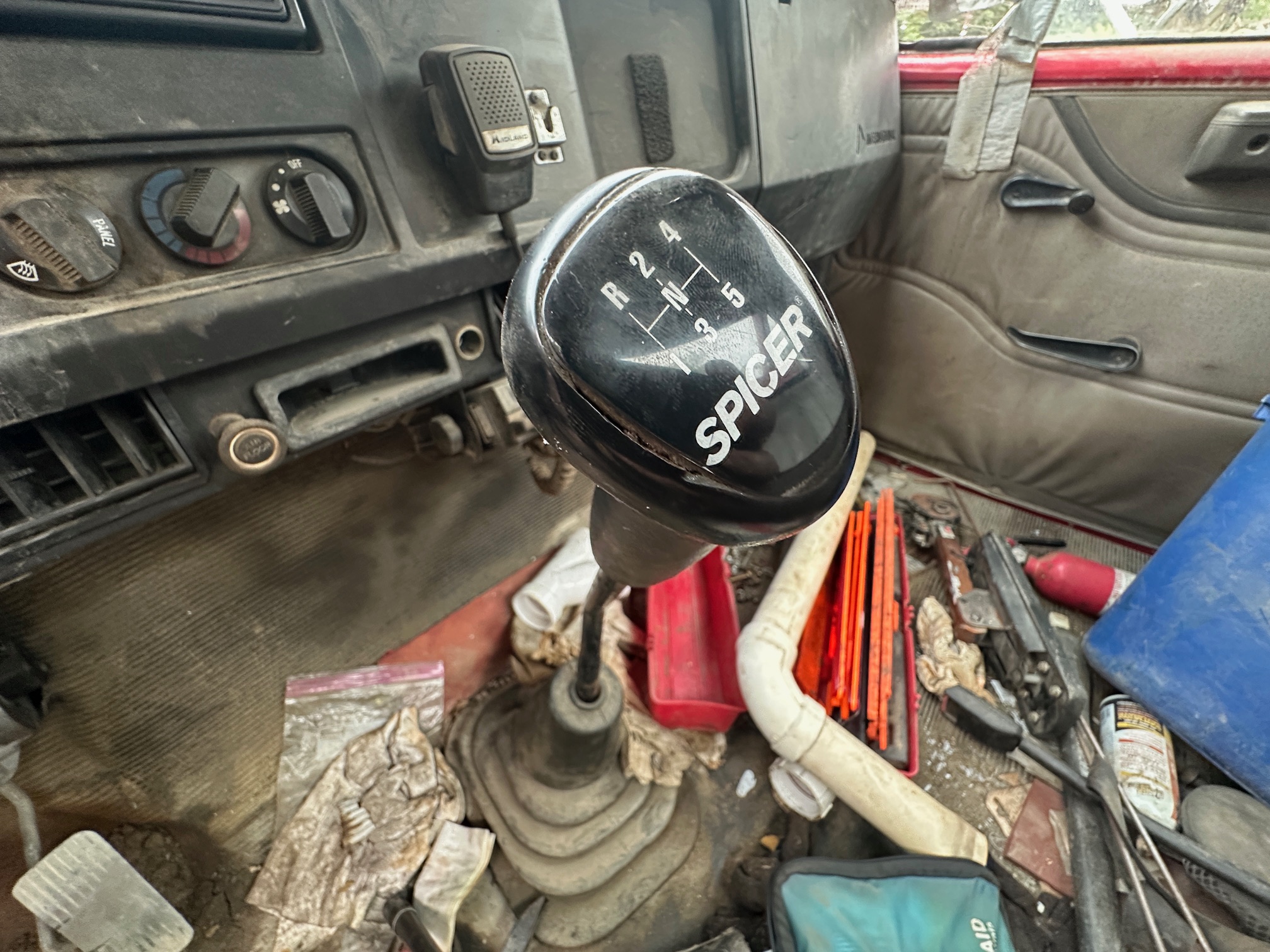 2001 INTERNATIONAL 4700 Service Truck - view 17 of 57