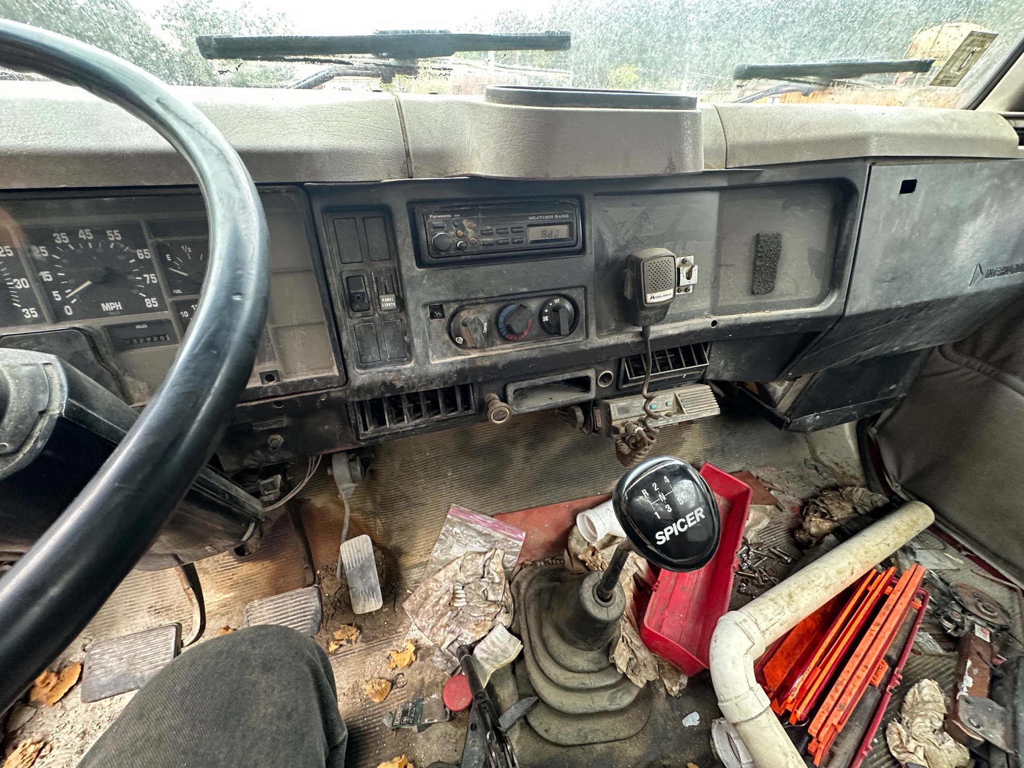 2001 INTERNATIONAL 4700 Service Truck - view 20 of 57