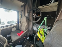 2016 VOLVO VNL64T760 - Image 11