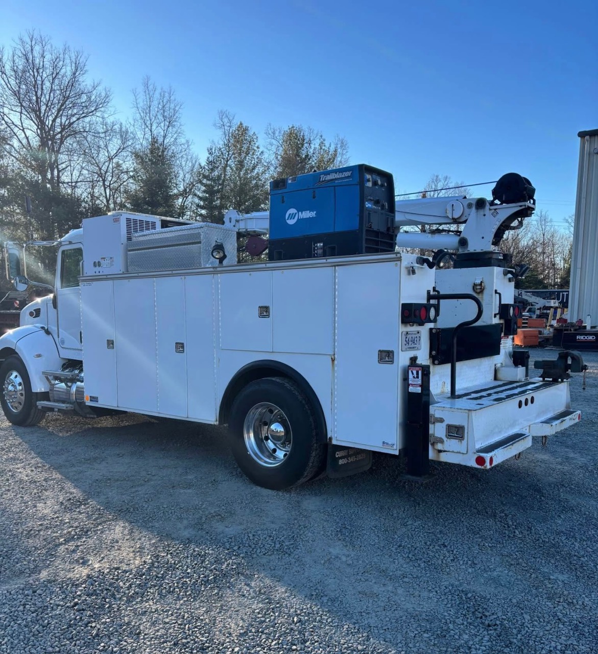 2014 PETERBILT 337 Service Truck - Image 3