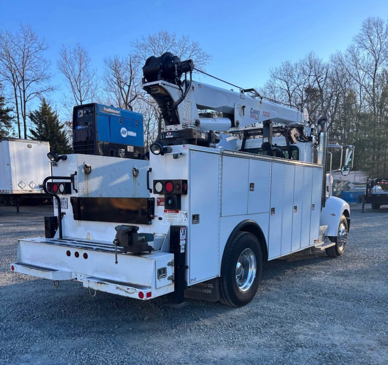 2014 PETERBILT 337 Service Truck - Image 4