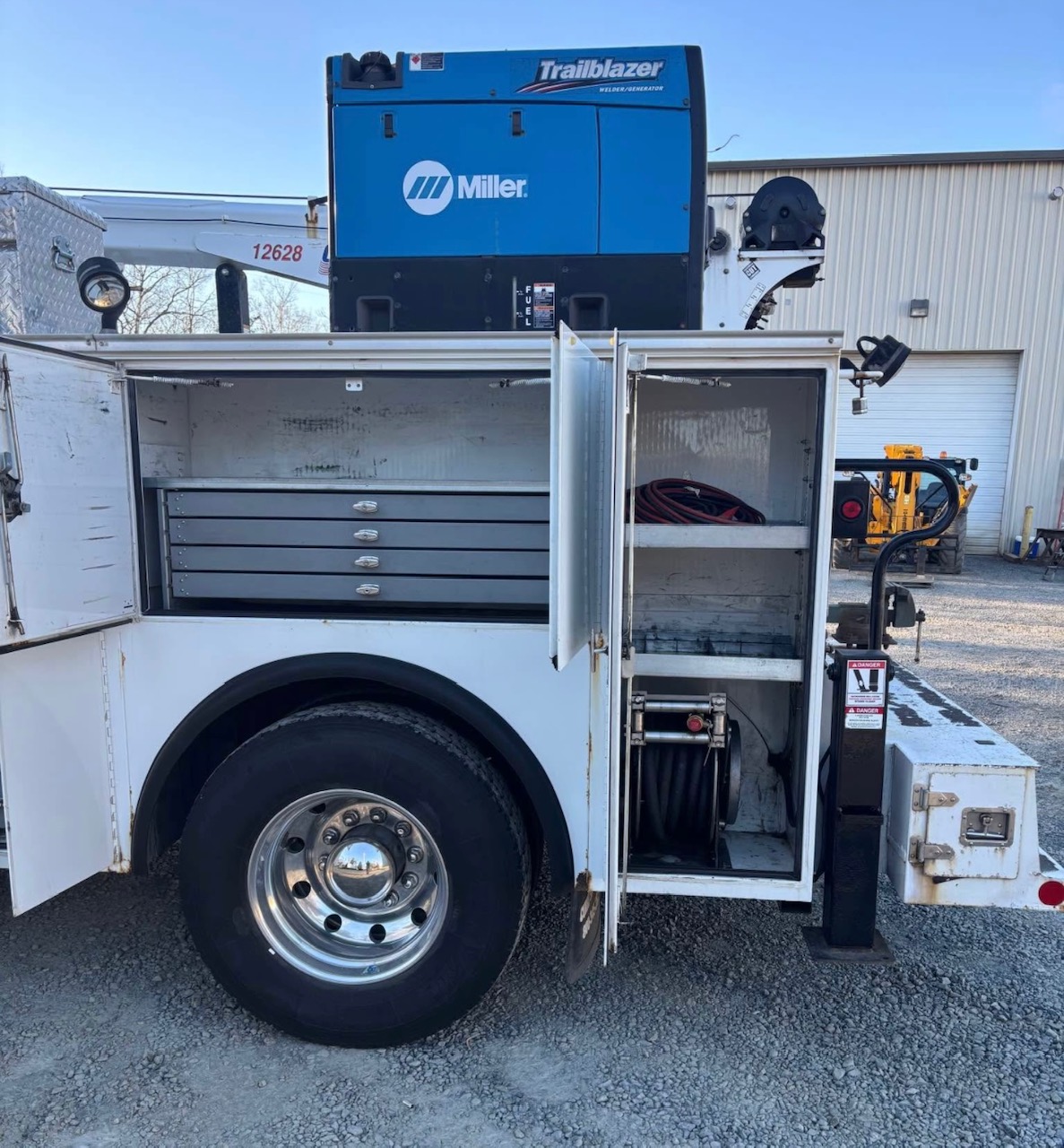 2014 PETERBILT 337 Service Truck - Image 10