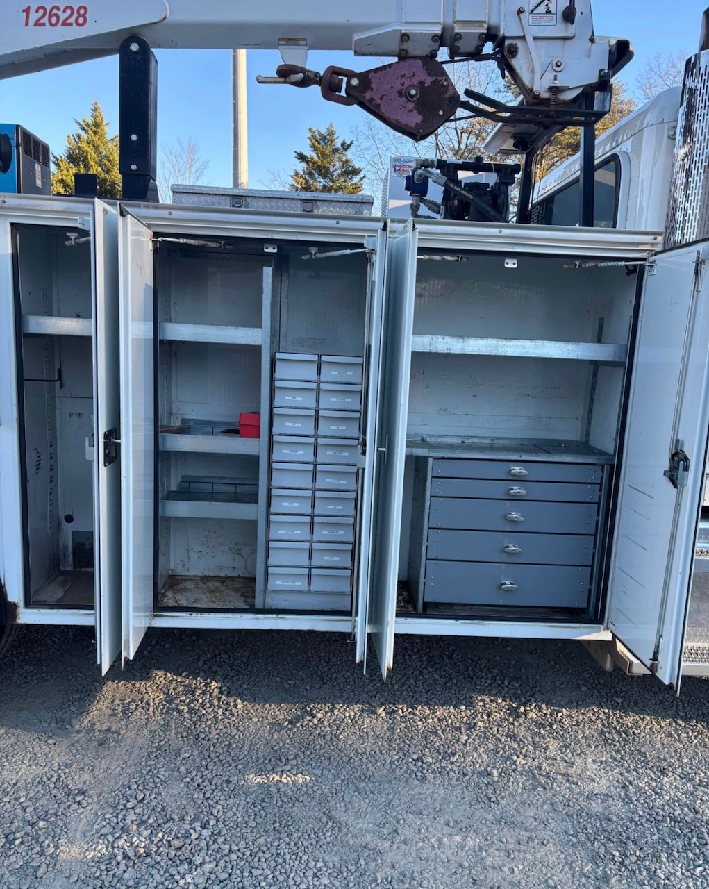 2014 PETERBILT 337 Service Truck - Image 11