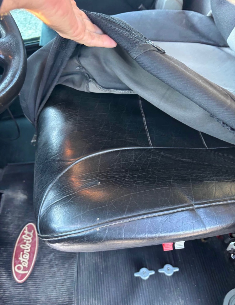 2014 PETERBILT 337 Service Truck - Image 15